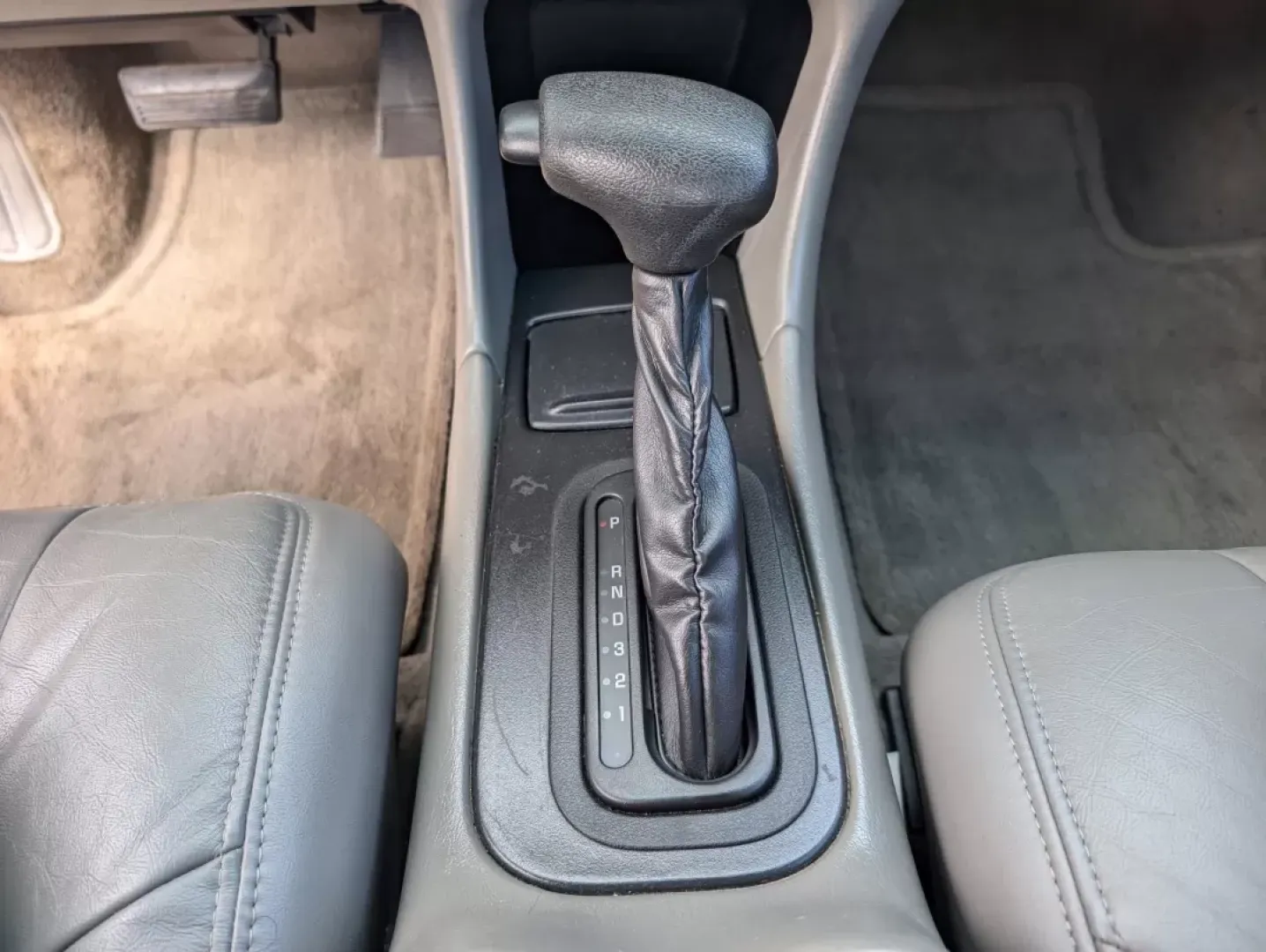 2002 /Medium Gray Chevrolet Impala LS (2G1WH55K129) with an Other engine, located at 1430 Gateway Drive, Opelika, AL, 36801, (334) 239-0944, 32.637871, -85.409790 - ### Discover Your Next Adventure with the 2002 Chevrolet Impala LS at Gils Auto!<br /> <br /> Are you looking for a reliable vehicle that fits seamlessly into your lifestyle, whether for daily commutes or weekend getaways? Look no further than the stunning 2002 Chevrolet Impala LS available at Gils - Photo#13