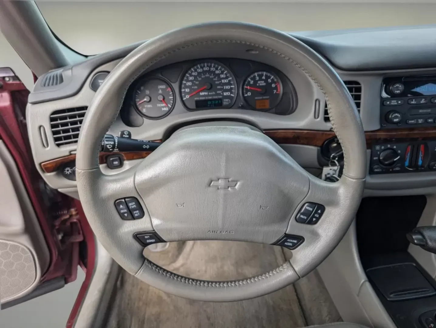 2002 /Medium Gray Chevrolet Impala LS (2G1WH55K129) with an Other engine, located at 1430 Gateway Drive, Opelika, AL, 36801, (334) 239-0944, 32.637871, -85.409790 - ### Discover Your Next Adventure with the 2002 Chevrolet Impala LS at Gils Auto!<br /> <br /> Are you looking for a reliable vehicle that fits seamlessly into your lifestyle, whether for daily commutes or weekend getaways? Look no further than the stunning 2002 Chevrolet Impala LS available at Gils - Photo#15