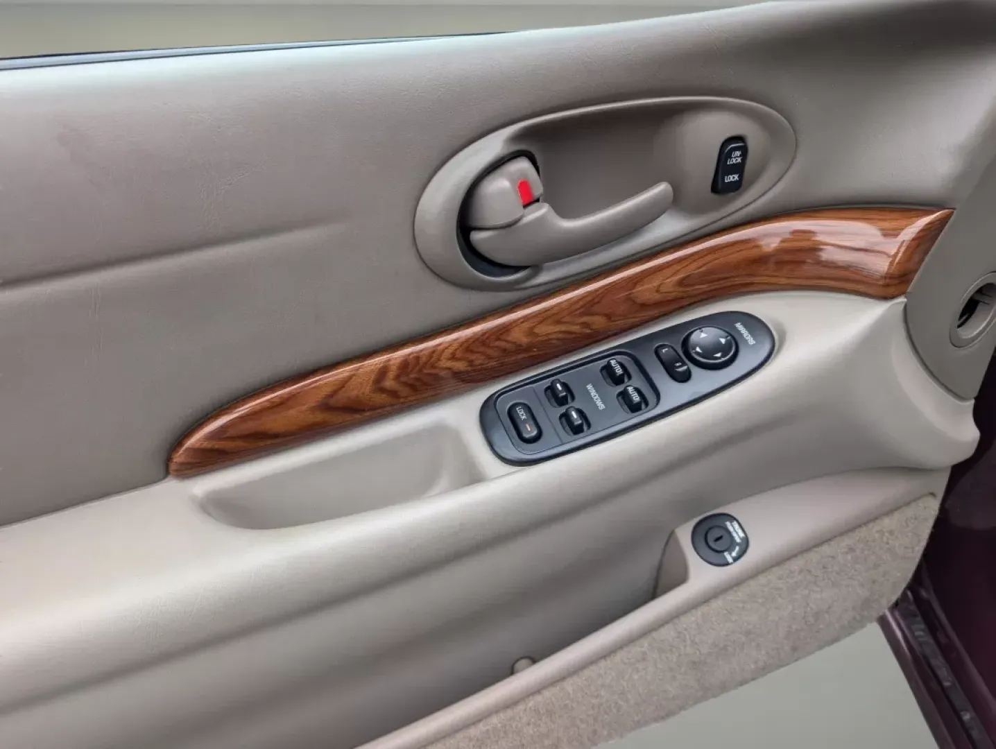 2003 /Taupe Buick LeSabre Custom (1G4HP52K034) with an Other engine, located at 3959 U.S. 80 W, Phenix City, AL, 36870, (334) 297-4885, 32.469296, -85.135185 - Experience the perfect blend of comfort and reliability with the 2003 Buick LeSabre Custom, now available at Gils Auto in Phenix City, AL. This stylish sedan is designed for those who value both functionality and sophistication, making it an ideal choice for growing families, daily commuters, or any - Photo#8