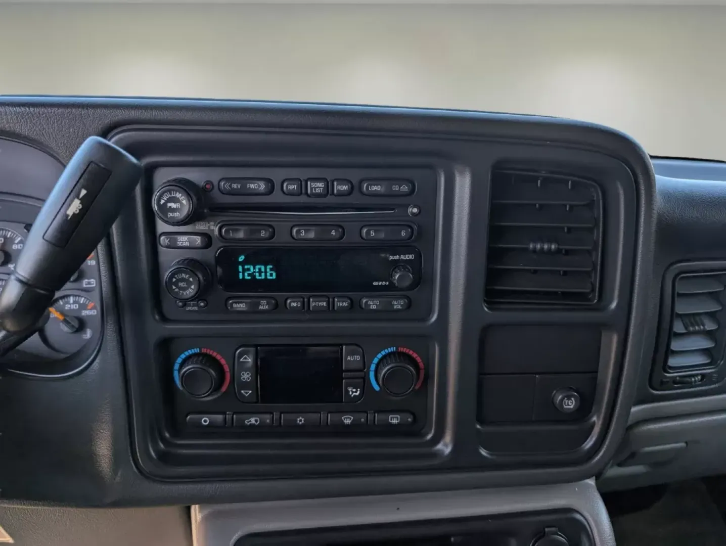 2003 /Pewter/Dark Pewter GMC Yukon SLT (1GKEC13Z83J) with an Other engine, located at 1430 Gateway Drive, Opelika, AL, 36801, (334) 239-0944, 32.637871, -85.409790 - **Discover Adventure and Comfort with the 2003 GMC Yukon SLT at Gils Auto - Phenix City**<br /> <br /> If you're on the hunt for a reliable SUV that embodies comfort and versatility, look no further than the 2003 GMC Yukon SLT, available now at Gils Auto in Phenix City, AL. This robust vehicle offer - Photo#15