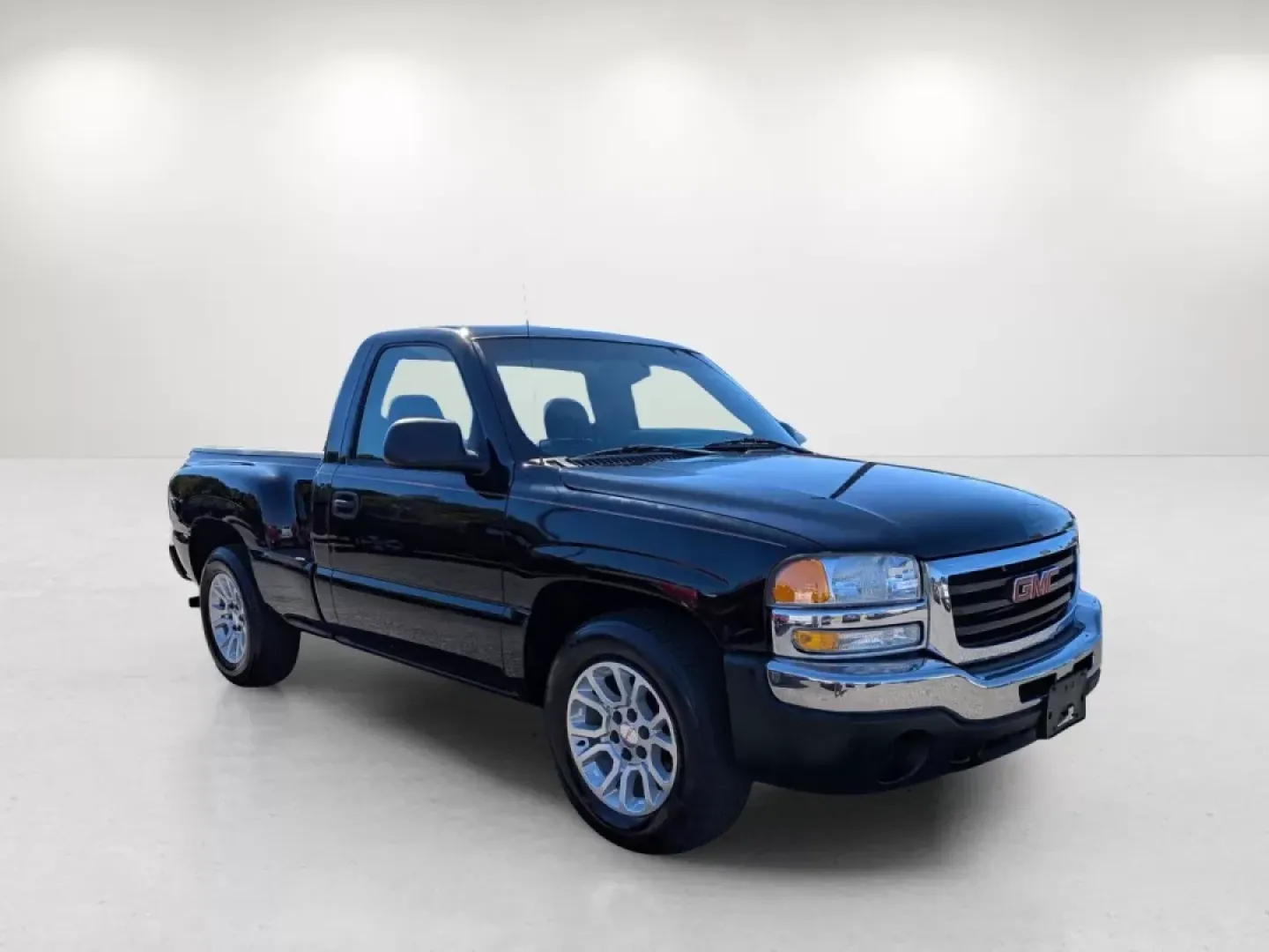 2004 /Dark Pewter GMC Sierra 1500 (1GTEC14X14Z) with an Other engine, located at 3959 U.S. 80 W, Phenix City, AL, 36870, (334) 297-4885, 32.469296, -85.135185 - **Get Ready for Adventure with the 2004 GMC Sierra 1500!**<br /> <br /> Are you looking for a reliable pickup truck that can handle your weekend adventures while also being perfect for daily commutes? Look no further than the 2004 GMC Sierra 1500, available now at Gils Auto in Phenix City, AL. This - Photo#2