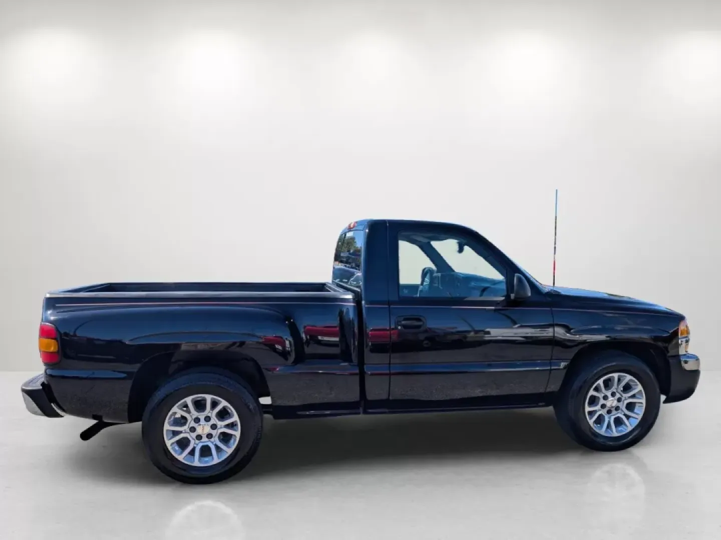 2004 /Dark Pewter GMC Sierra 1500 (1GTEC14X14Z) with an Other engine, located at 3959 U.S. 80 W, Phenix City, AL, 36870, (334) 297-4885, 32.469296, -85.135185 - **Get Ready for Adventure with the 2004 GMC Sierra 1500!**<br /> <br /> Are you looking for a reliable pickup truck that can handle your weekend adventures while also being perfect for daily commutes? Look no further than the 2004 GMC Sierra 1500, available now at Gils Auto in Phenix City, AL. This - Photo#3