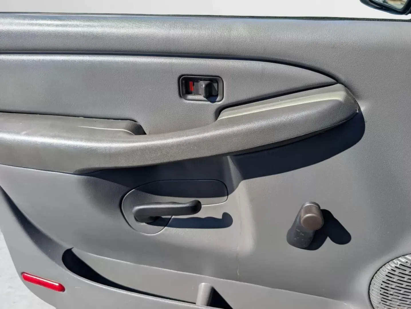 2004 /Dark Pewter GMC Sierra 1500 (1GTEC14X14Z) with an Other engine, located at 3959 U.S. 80 W, Phenix City, AL, 36870, (334) 297-4885, 32.469296, -85.135185 - **Get Ready for Adventure with the 2004 GMC Sierra 1500!**<br /> <br /> Are you looking for a reliable pickup truck that can handle your weekend adventures while also being perfect for daily commutes? Look no further than the 2004 GMC Sierra 1500, available now at Gils Auto in Phenix City, AL. This - Photo#8