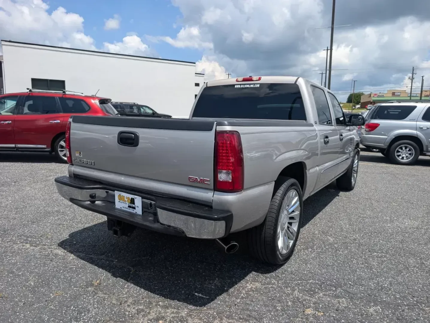 2004 /Pewter GMC Sierra 1500 Crew Cab SLE (2GTEC13T241) with an Gas V8 5.3L/325 engine, 4-Speed HD Automatic w/OD transmission, located at 3959 U.S. 80 W, Phenix City, AL, 36870, (334) 297-4885, 32.469296, -85.135185 - 2004 GMC Sierra 1500 Crew Cab SLE - Photo#4