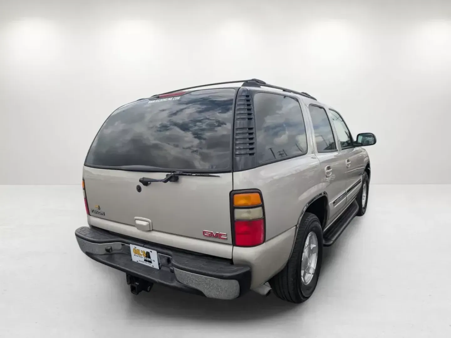 2004 /Pewter/Dark Pewter GMC Yukon SLT (1GKEC13Z44R) with an Gas V8 5.3L/325 engine, 4-Speed Automatic w/OD transmission, located at 3959 U.S. 80 W, Phenix City, AL, 36870, (334) 297-4885, 32.469296, -85.135185 - 2004 GMC Yukon SLT - Photo#5
