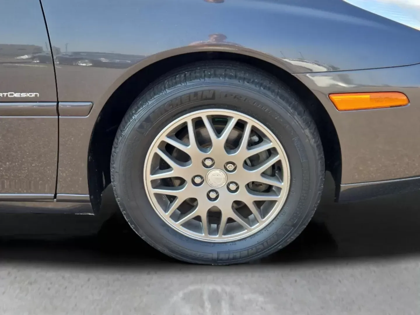 2004 Lexus ES 330 (JTHBA30GX45) with an Other engine, located at 521 Old Farm Lane Rd, Prattville, AL, 36066, (334) 325-1505, 32.482460, -86.416367 - **Experience Luxury and Comfort with the 2004 Lexus ES 330 at Gils Auto - Prattville!**<br /> <br /> Are you on the lookout for a vehicle that combines elegance with exceptional performance? The 2004 Lexus ES 330 is the perfect sedan for those who appreciate a refined driving experience, making it a - Photo#3