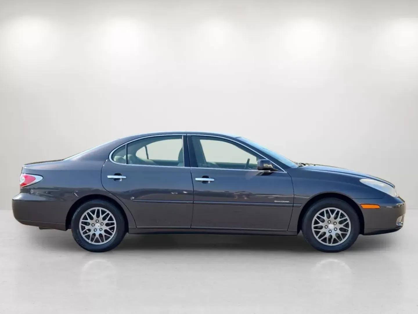 2004 Lexus ES 330 (JTHBA30GX45) with an Other engine, located at 521 Old Farm Lane Rd, Prattville, AL, 36066, (334) 325-1505, 32.482460, -86.416367 - **Experience Luxury and Comfort with the 2004 Lexus ES 330 at Gils Auto - Prattville!**<br /> <br /> Are you on the lookout for a vehicle that combines elegance with exceptional performance? The 2004 Lexus ES 330 is the perfect sedan for those who appreciate a refined driving experience, making it a - Photo#5