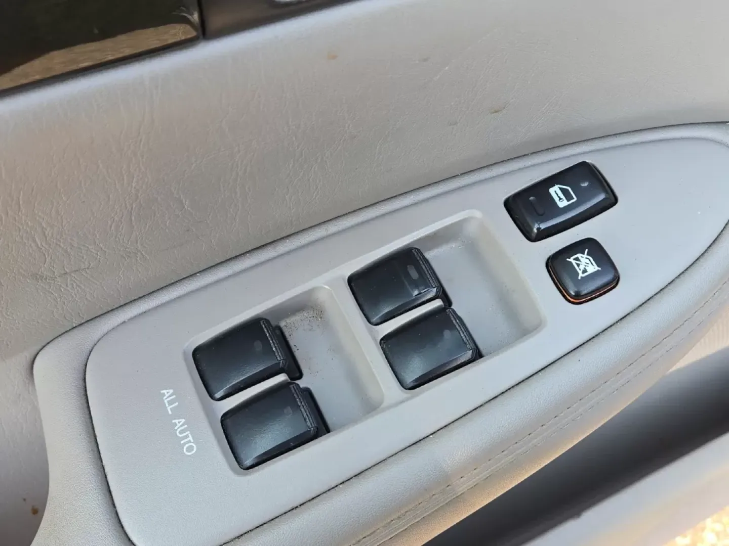 2004 Lexus ES 330 (JTHBA30GX45) with an Other engine, located at 521 Old Farm Lane Rd, Prattville, AL, 36066, (334) 325-1505, 32.482460, -86.416367 - **Experience Luxury and Comfort with the 2004 Lexus ES 330 at Gils Auto - Prattville!**<br /> <br /> Are you on the lookout for a vehicle that combines elegance with exceptional performance? The 2004 Lexus ES 330 is the perfect sedan for those who appreciate a refined driving experience, making it a - Photo#11