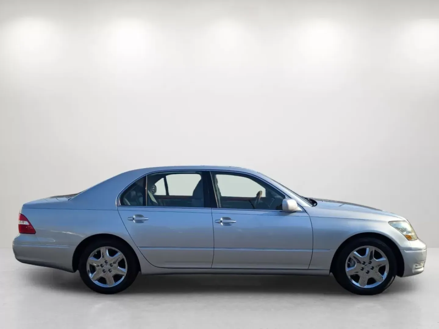 2004 Lexus LS 430 (JTHBN36F840) with an Other engine, located at 7000 Northlake Connector, Columbus, GA, 31904, (706) 987-8085, 32.524975, -84.978134 - **Discover Luxury and Comfort with the 2004 Lexus LS 430 at Gils Auto Your Premier Buy Here Pay Here Dealership in Phenix City, AL!**<br /> <br /> Are you on the hunt for a vehicle that combines elegance with performance, perfect for both daily commutes and weekend getaways? Look no further than th - Photo#3