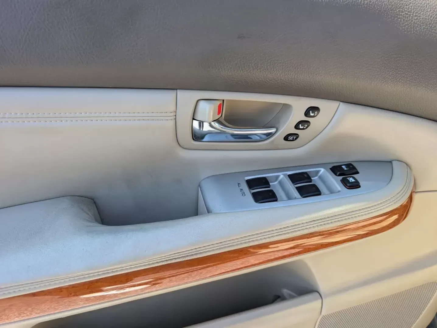 2004 Lexus RX 330 (JTJGA31U940) with an Other engine, located at 3959 U.S. 80 W, Phenix City, AL, 36870, (334) 297-4885, 32.469296, -85.135185 - **Discover the Perfect SUV for Your Next Adventure!** <br /> <br /> Are you in search of a reliable and stylish SUV that can elevate your daily commute, weekend getaways, or family outings? Look no further than this stunning 2004 Lexus RX 330, available now at Gils Auto in Opelika, AL. This versatil - Photo#8