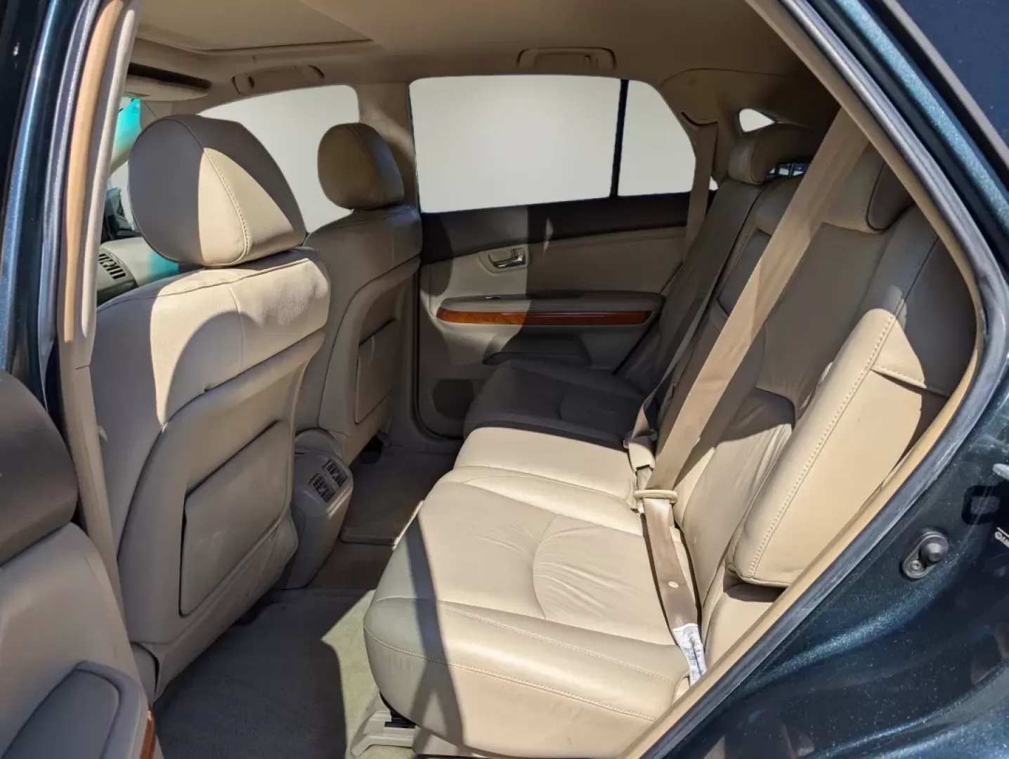 2004 Lexus RX 330 (JTJGA31U940) with an Other engine, located at 3959 U.S. 80 W, Phenix City, AL, 36870, (334) 297-4885, 32.469296, -85.135185 - **Discover the Perfect SUV for Your Next Adventure!** <br /> <br /> Are you in search of a reliable and stylish SUV that can elevate your daily commute, weekend getaways, or family outings? Look no further than this stunning 2004 Lexus RX 330, available now at Gils Auto in Opelika, AL. This versatil - Photo#10