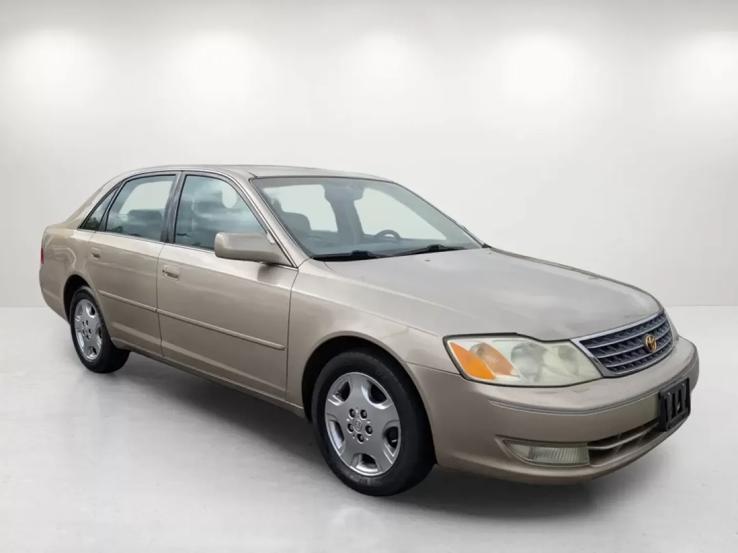 2004 Toyota Avalon XLS (4T1BF28B44U) with an Other engine, located at 5115 14th Ave., Columbus, GA, 31904, (706) 323-0345, 32.511494, -84.971046 - **Get Ready to Elevate Your Commute with the 2004 Toyota Avalon XLS at Gils Auto in Prattville!**<br /> <br /> Imagine gliding through the streets of Prattville, AL, in a vehicle that combines comfort, reliability, and style-all while staying within budget. The 2004 Toyota Avalon XLS sedan is not ju - Photo#2