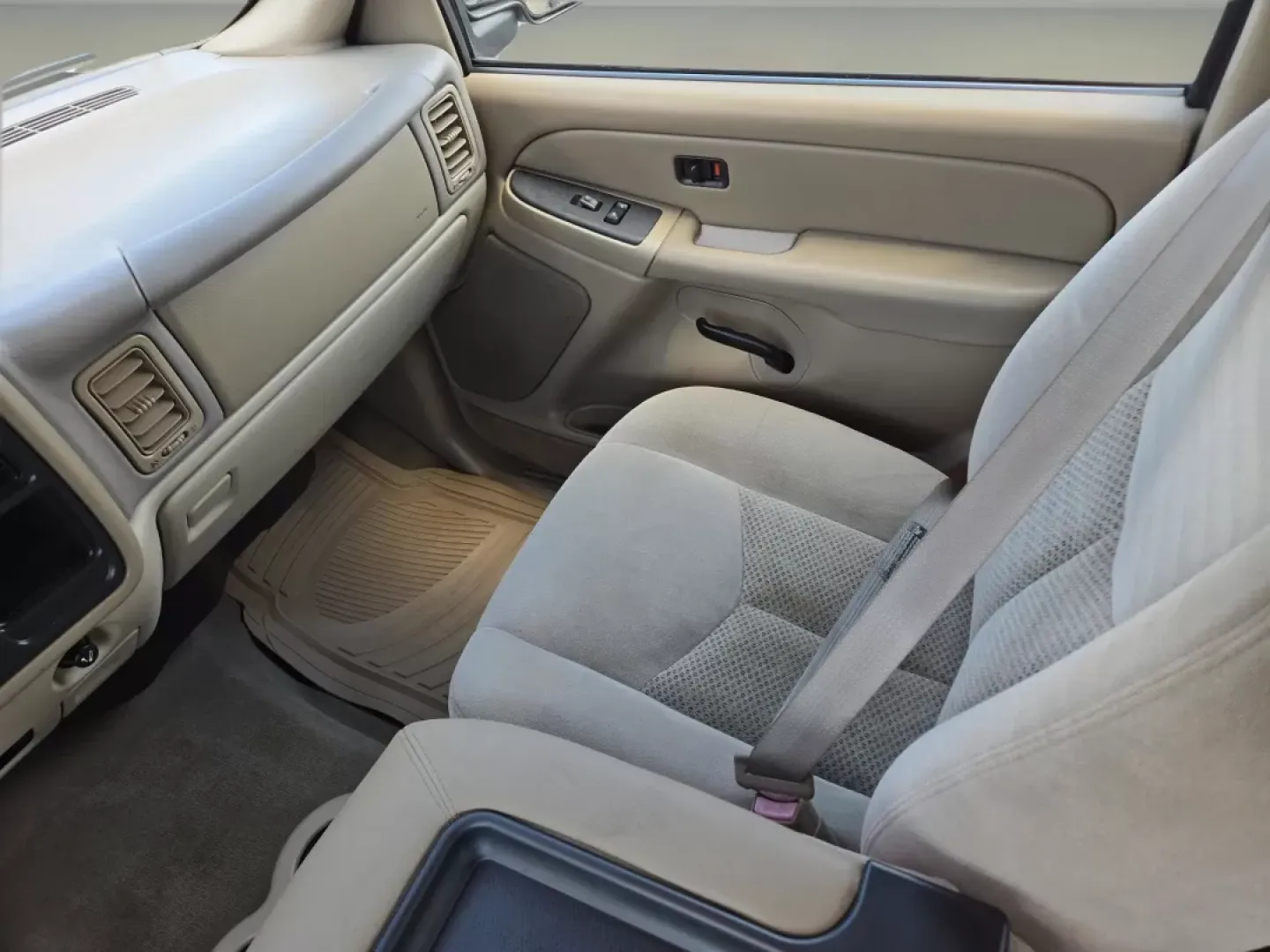 2005 /Tan/Neutral Chevrolet Avalanche LS (3GNEC12Z95G) with an Other engine, located at 5115 14th Ave., Columbus, GA, 31904, (706) 323-0345, 32.511494, -84.971046 - **Discover Your Adventure with the 2005 Chevrolet Avalanche at Gils Auto - Phenix City #2!**<br /> <br /> Are you ready for an exciting new chapter of weekend adventures or daily commutes? This 2005 Chevrolet Avalanche, available at Gils Auto - Phenix City #2, is more than just a pickup; it's the pe - Photo#14