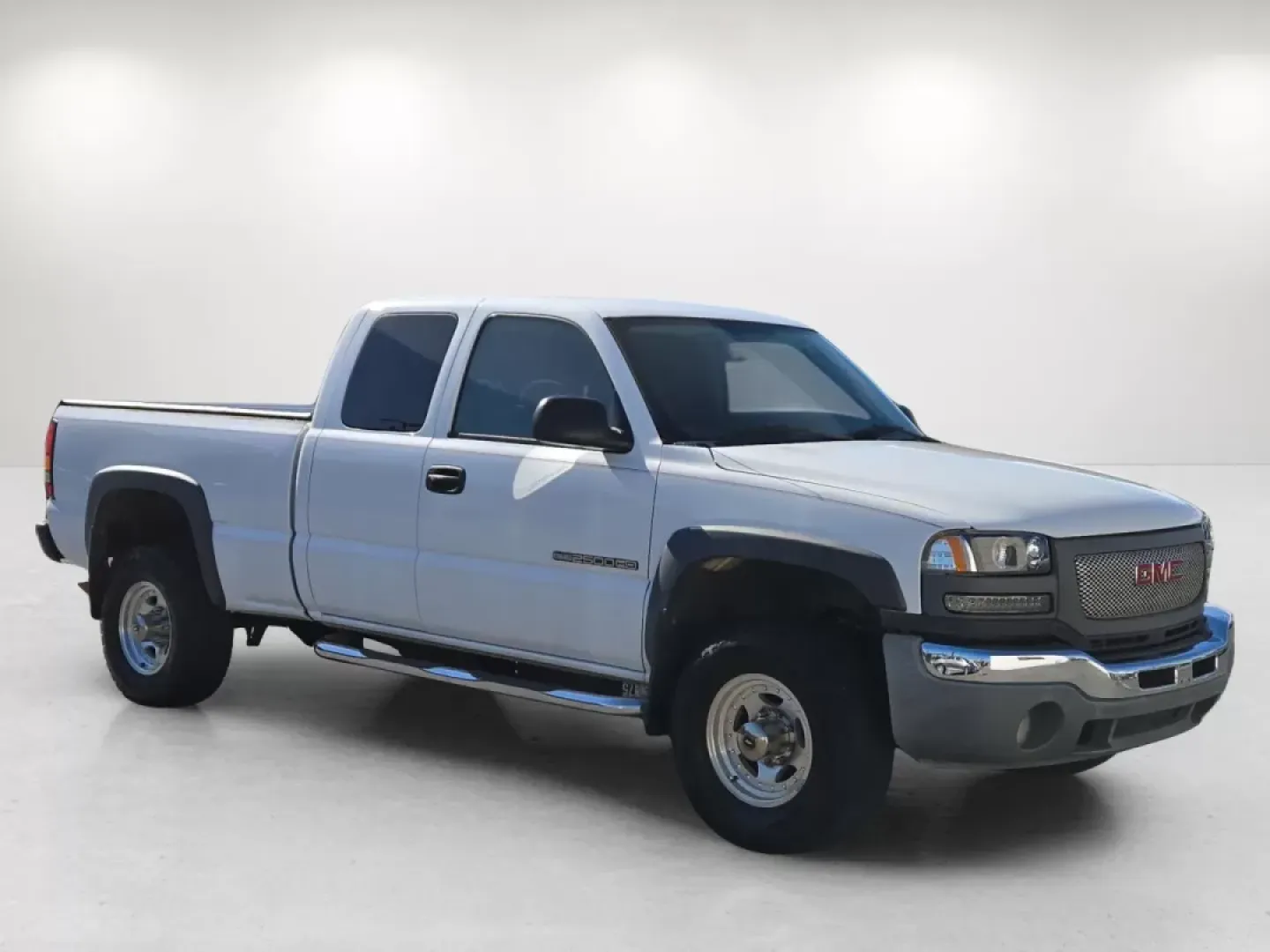 2005 /Dark Pewter GMC Sierra 2500HD Work Truck (1GTHC29U15E) with an Other engine, located at 3959 U.S. 80 W, Phenix City, AL, 36870, (334) 297-4885, 32.469296, -85.135185 - Looking for a reliable pickup truck that won't break the bank? The 2005 GMC Sierra 2500HD is the perfect solution for contractors, weekend adventurers, or growing families in need of rugged versatility. With its impressive towing capabilities and spacious interior, it's ready for any job, weekend ge - Photo#4