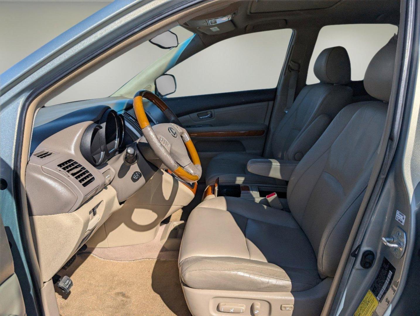2005 Lexus RX 330 (2T2GA31U95C) with an Gas V6 3.3L/202 engine, 5-Speed Automatic w/OD transmission, located at 7000 Northlake Connector, Columbus, GA, 31904, (706) 987-8085, 32.524975, -84.978134 - 2005 Lexus RX 330 - Photo#9