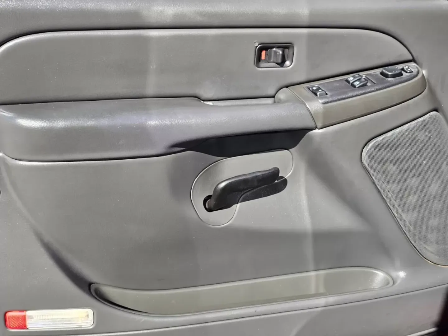 2006 /Dark Charcoal Chevrolet Silverado 1500 LT1 (1GCEC19V66Z) with an Other engine, located at 521 Old Farm Lane Rd, Prattville, AL, 36066, (334) 325-1505, 32.482460, -86.416367 - **Unleash Your Adventurous Spirit with the 2006 Chevrolet Silverado 1500 LT1!** <br /> <br /> Are you looking for a rugged and reliable pickup that's perfect for both work and play? Look no further than this stunning **2006 Chevrolet Silverado 1500 LT1**, available now at Gils Auto in Prattville, AL - Photo#8