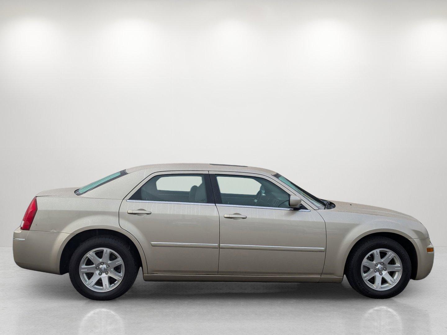 2006 Chrysler 300 Touring (2C3KA53G16H) with an Gas V6 3.5L/214 engine, 4-Speed Automatic transmission, located at 5115 14th Ave., Columbus, GA, 31904, (706) 323-0345, 32.511494, -84.971046 - 2006 Chrysler 300 Touring - Photo#3