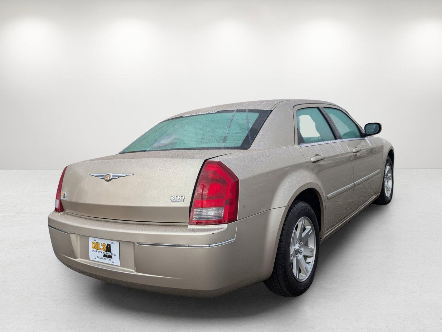 2006 Chrysler 300 Touring (2C3KA53G16H) with an Gas V6 3.5L/214 engine, 4-Speed Automatic transmission, located at 5115 14th Ave., Columbus, GA, 31904, (706) 323-0345, 32.511494, -84.971046 - 2006 Chrysler 300 Touring - Photo#4