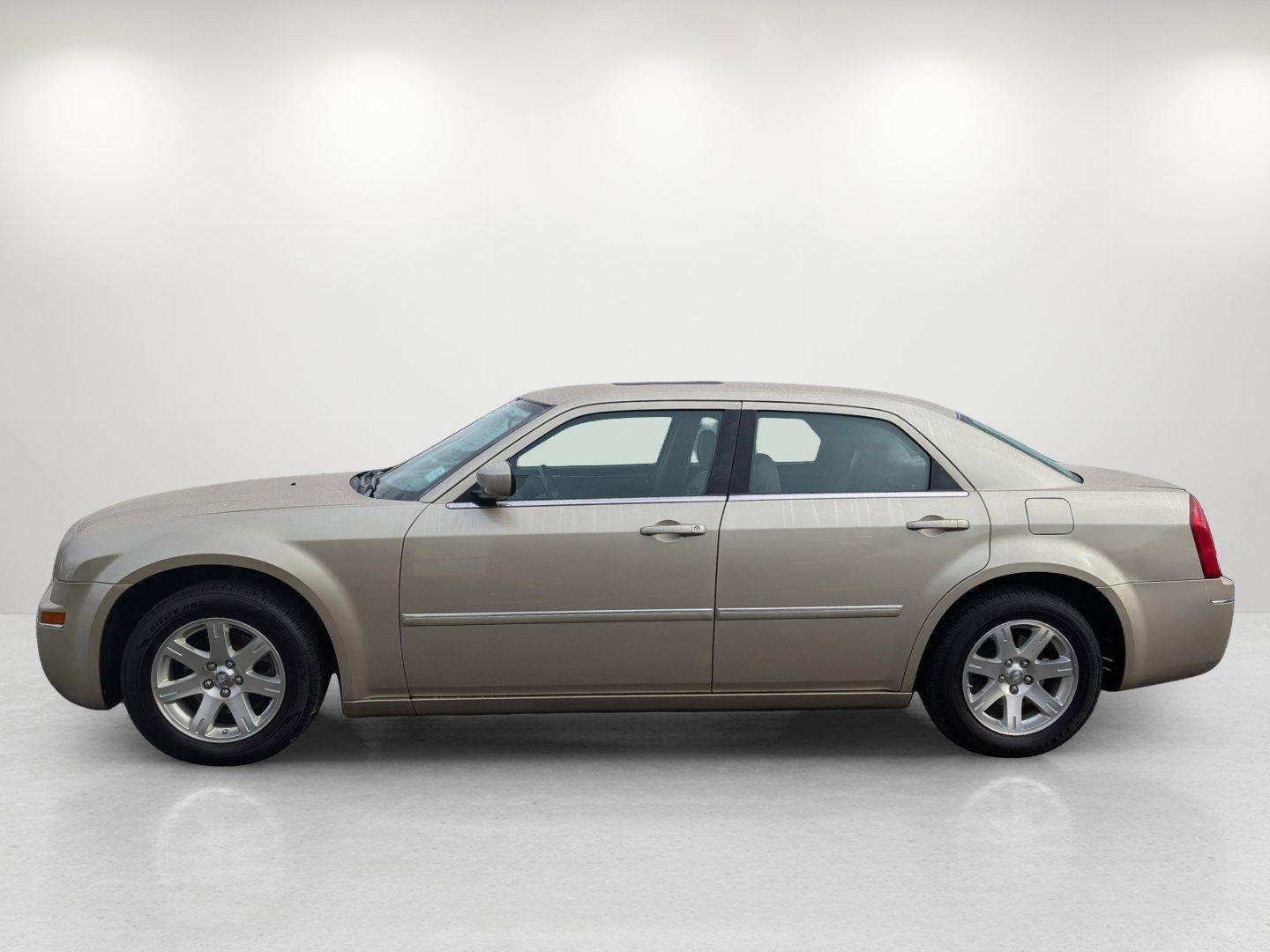 2006 Chrysler 300 Touring (2C3KA53G16H) with an Gas V6 3.5L/214 engine, 4-Speed Automatic transmission, located at 5115 14th Ave., Columbus, GA, 31904, (706) 323-0345, 32.511494, -84.971046 - 2006 Chrysler 300 Touring - Photo#7