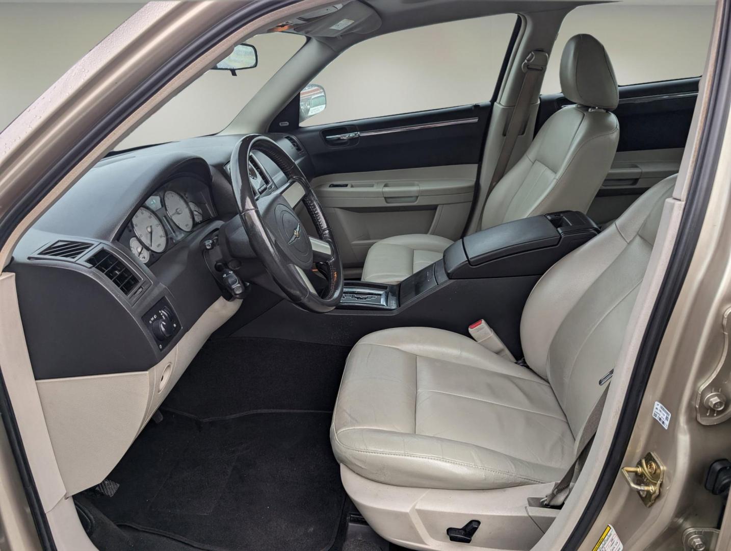2006 Chrysler 300 Touring (2C3KA53G16H) with an Gas V6 3.5L/214 engine, 4-Speed Automatic transmission, located at 5115 14th Ave., Columbus, GA, 31904, (706) 323-0345, 32.511494, -84.971046 - 2006 Chrysler 300 Touring - Photo#9