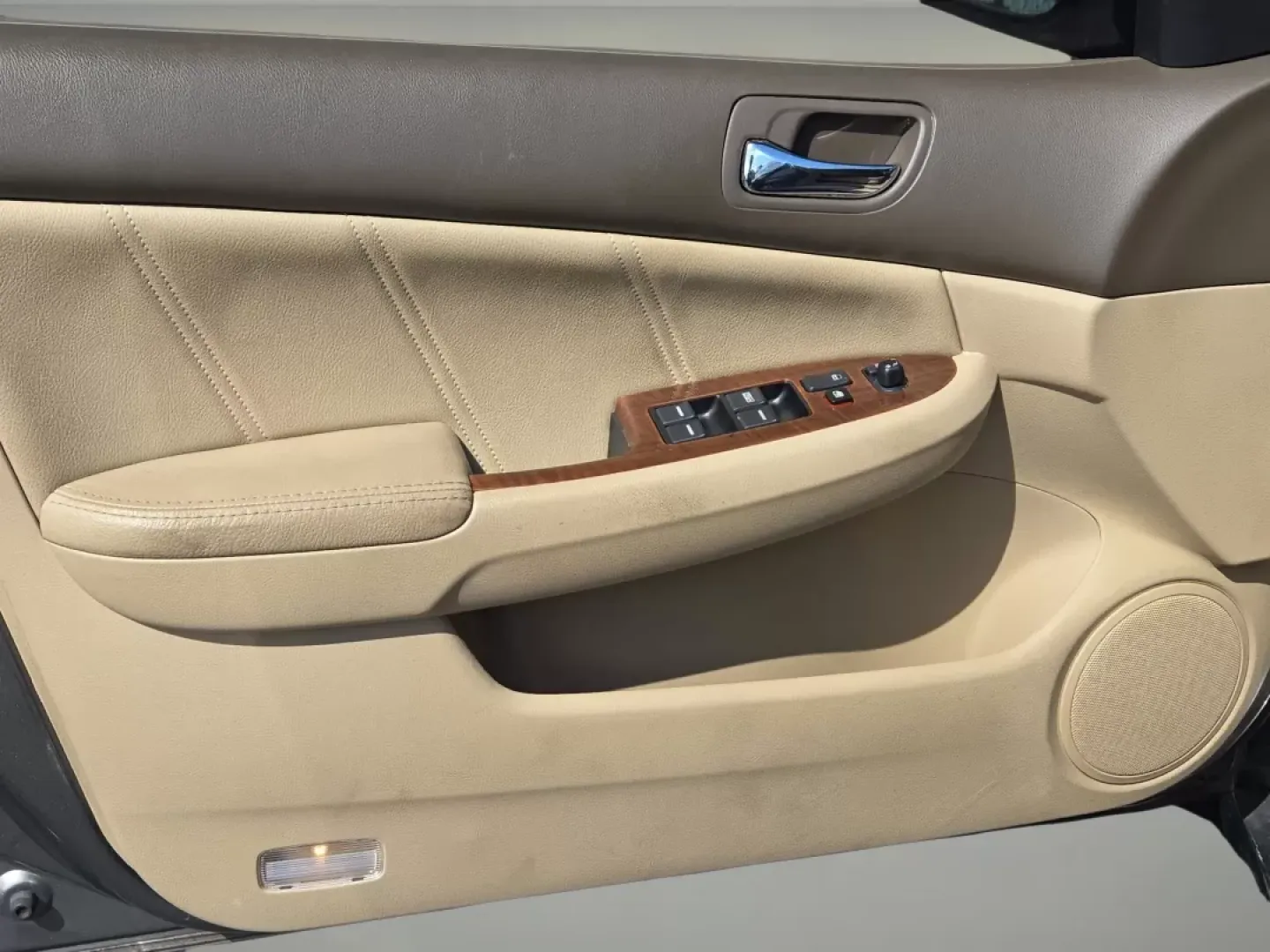 2006 Honda Accord Sdn EX-L V6 (1HGCM66556A) with an Other engine, located at 7000 Northlake Connector, Columbus, GA, 31904, (706) 987-8085, 32.524975, -84.978134 - Discover the perfect blend of reliability and comfort with the 2006 Honda Accord EX-L V6, a vehicle designed for those who appreciate quality and versatility. Whether you're a growing family, a daily commuter, or someone looking to embark on weekend adventures, this sedan is equipped to enhance your - Photo#9