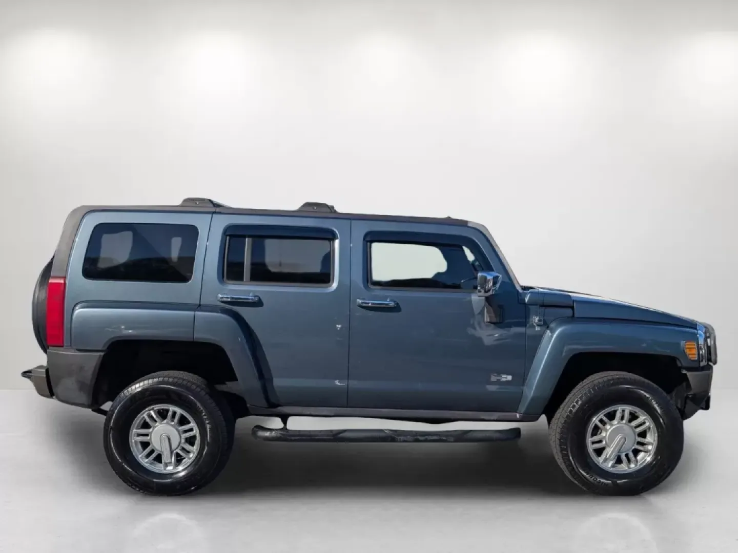 2006 /Light Cashmere Hummer H3 (5GTDN136668) with an Other engine, located at 3959 U.S. 80 W, Phenix City, AL, 36870, (334) 297-4885, 32.469296, -85.135185 - Discover adventure and versatility with this impressive 2006 Hummer H3, ideal for those who crave the great outdoors or need a reliable vehicle for family outings. Whether you're tackling rugged trails or cruising through Phenix City, AL, this capable SUV is perfect for weekend warriors and daily co - Photo#3