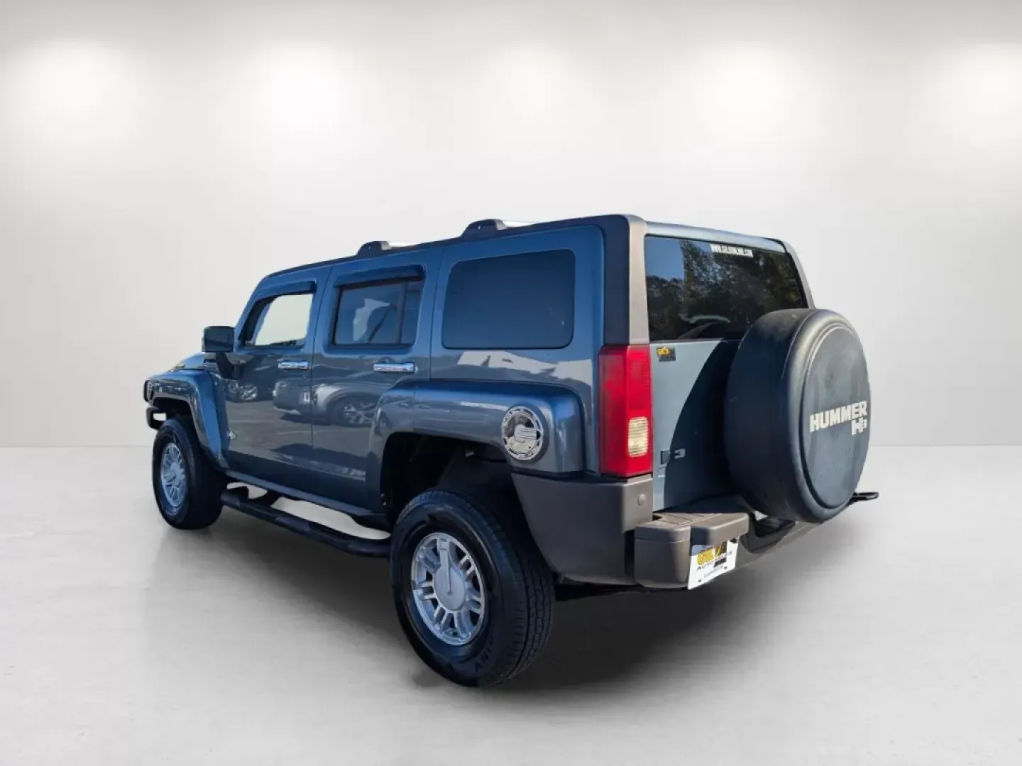 2006 /Light Cashmere Hummer H3 (5GTDN136668) with an Other engine, located at 3959 U.S. 80 W, Phenix City, AL, 36870, (334) 297-4885, 32.469296, -85.135185 - Discover adventure and versatility with this impressive 2006 Hummer H3, ideal for those who crave the great outdoors or need a reliable vehicle for family outings. Whether you're tackling rugged trails or cruising through Phenix City, AL, this capable SUV is perfect for weekend warriors and daily co - Photo#6