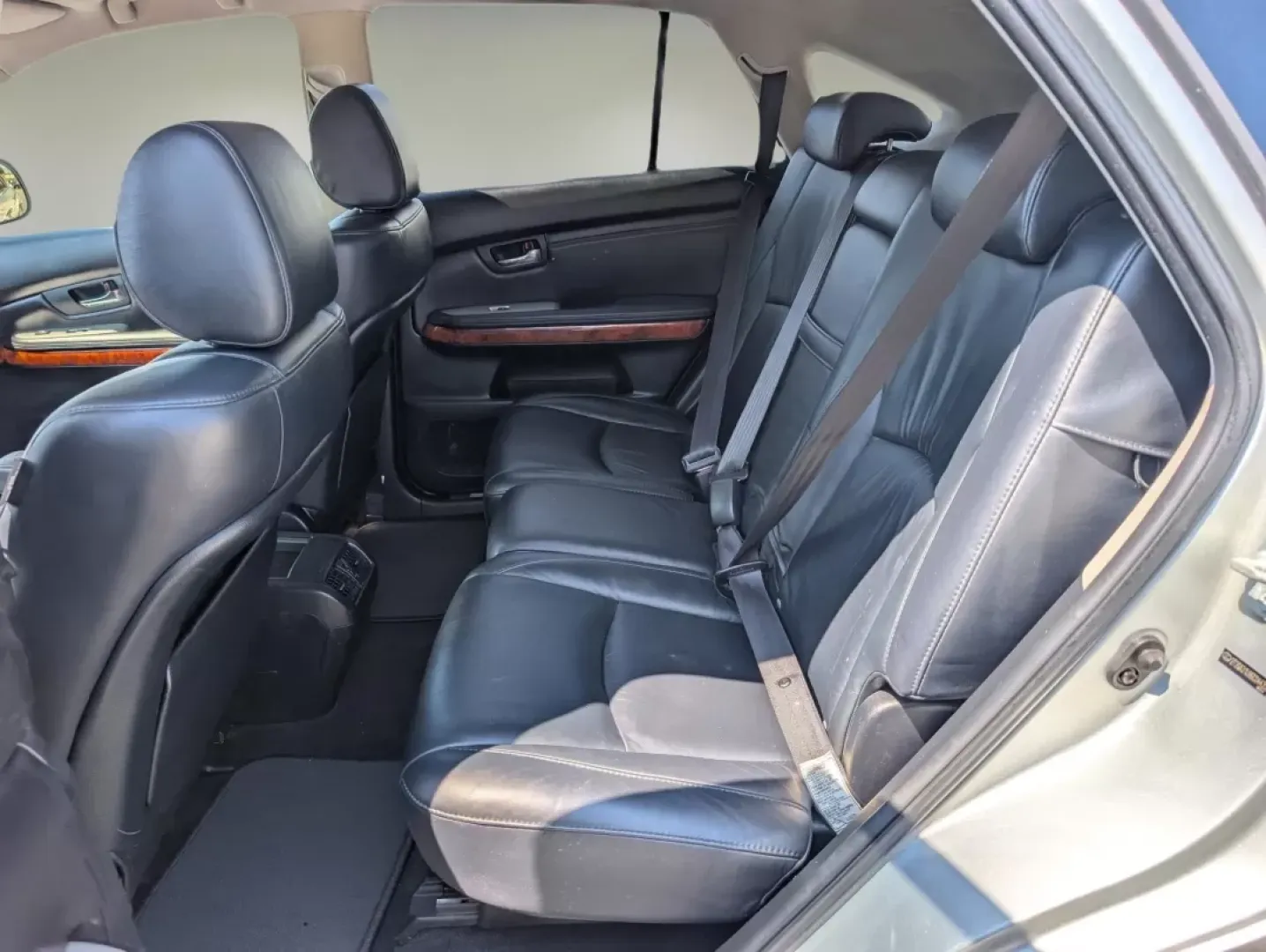 2006 Lexus RX 330 (2T2GA31U86C) with an Other engine, located at 521 Old Farm Lane Rd, Prattville, AL, 36066, (334) 325-1505, 32.482460, -86.416367 - **Discover Your Next Adventure with the 2006 Lexus RX 330 at Gils Auto Phenix City, AL**<br /> <br /> Are you ready to elevate your lifestyle with a vehicle that embodies luxury and practicality? Look no further than the 2006 Lexus RX 330, a perfect blend of comfort and capability for families, com - Photo#10