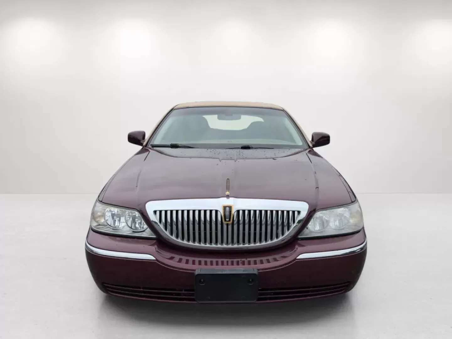 2006 Lincoln Town Car Designer Series (1LNHM83WX6Y) with an Other engine, located at 1430 Gateway Drive, Opelika, AL, 36801, (334) 239-0944, 32.637871, -85.409790 - **Experience Luxury with the 2006 Lincoln Town Car: Your Ideal Ride for Comfort and Style!**<br /> <br /> Are you in search of a vehicle that combines elegance with everyday practicality? Look no further than the 2006 Lincoln Town Car, now available at Gils Auto in Phenix City, AL. This stunning mar - Photo#1