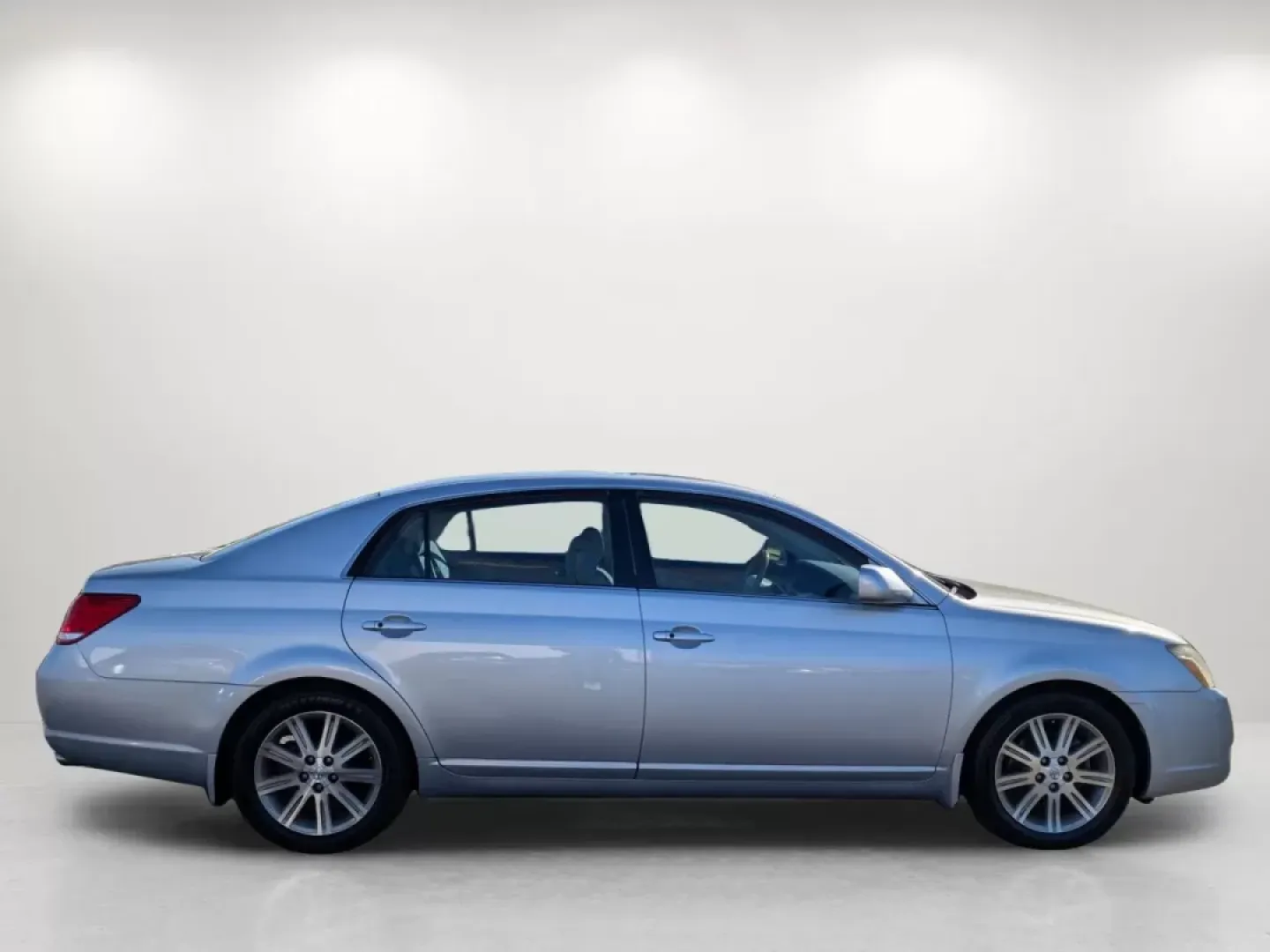 2006 Toyota Avalon Limited (4T1BK36B36U) with an Other engine, located at 804 22nd Ave, Phenix City, AL, 36870, (334) 297-1860, 32.484749, -85.024475 - **Experience Comfort and Reliability with This 2006 Toyota Avalon Limited at Gils Auto in Phenix City!**<br /> <br /> If you're looking for a car that balances comfort, style, and performance, the 2006 Toyota Avalon Limited is the perfect choice for your daily commute, family outings, or weekend adv - Photo#3