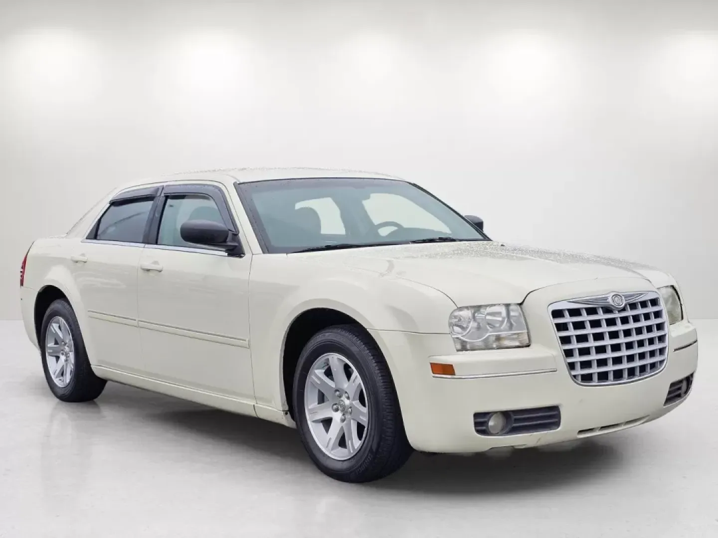 2007 Chrysler 300 Touring (2C3KA53G47H) with an Other engine, located at 1430 Gateway Drive, Opelika, AL, 36801, (334) 239-0944, 32.637871, -85.409790 - **Experience Comfort and Style with the 2007 Chrysler 300 at Gils Auto!** <br /> <br /> Are you in search of a reliable vehicle that provides both comfort and style for your daily commutes or weekend getaways? Look no further than the stunning 2007 Chrysler 300 available now at Gils Auto in Phenix - Photo#2