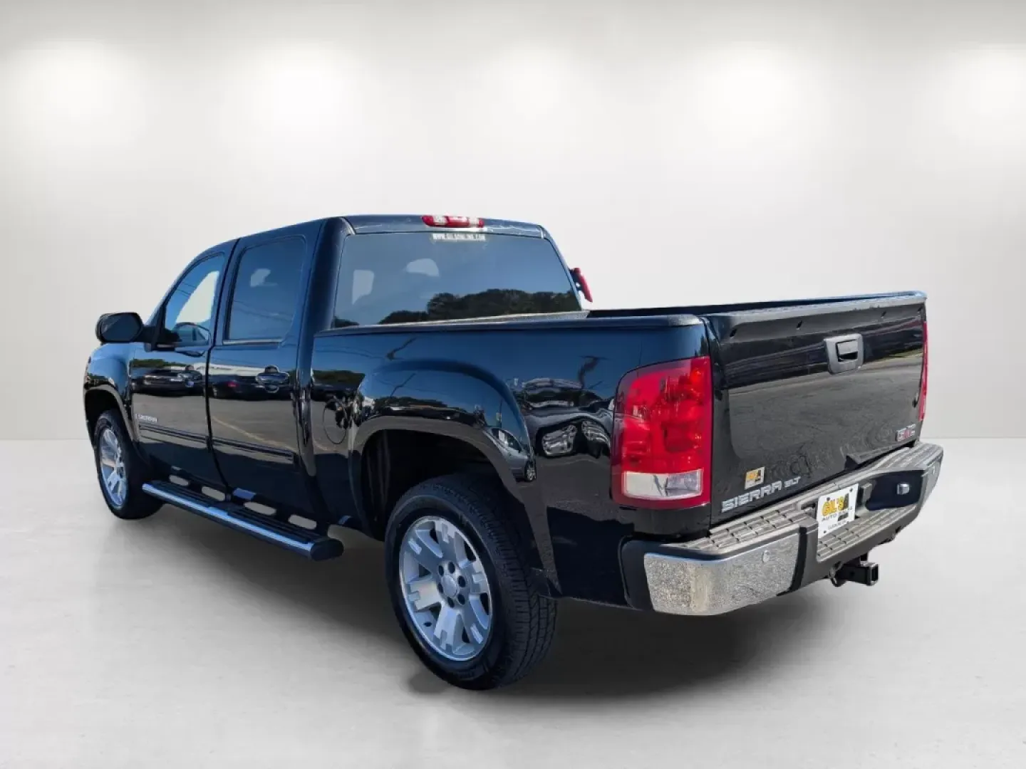 2007 /Ebony GMC Sierra 1500 SLT (3GTEC13J47G) with an Other engine, located at 3959 U.S. 80 W, Phenix City, AL, 36870, (334) 297-4885, 32.469296, -85.135185 - **Unleash Your Adventurous Spirit with the 2007 GMC Sierra 1500 SLT**<br /> <br /> Are you ready to elevate your lifestyle with a vehicle that effortlessly blends utility and comfort? The 2007 GMC Sierra 1500 SLT is here to cater to your adventurous spirit, perfect for everything from weekend getawa - Photo#7