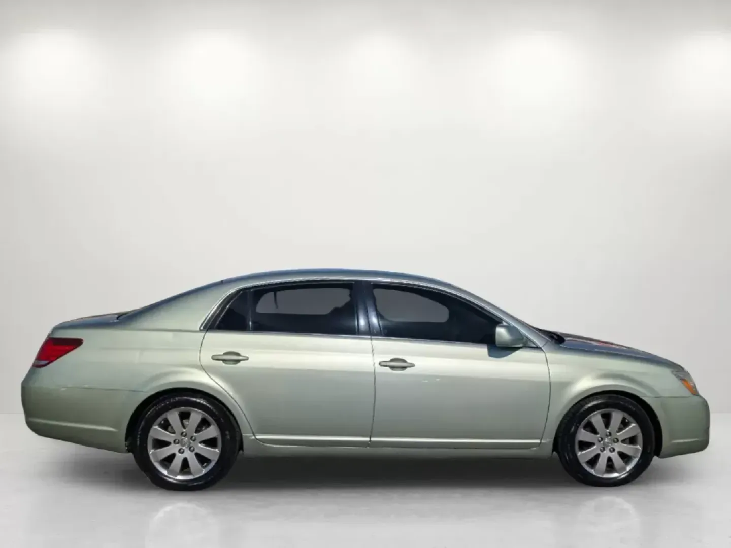 2007 Toyota Avalon XLS (4T1BK36B07U) with an Gas V6 3.5L/211 engine, 5-Speed Automatic w/OD transmission, located at 7000 Northlake Connector, Columbus, GA, 31904, (706) 987-8085, 32.524975, -84.978134 - **Drive in Comfort and Style with the 2007 Toyota Avalon XLS - Perfect for Your Daily Adventures!**<br /> <br /> Are you searching for a reliable sedan that combines luxury with practicality? Look no further than the 2007 Toyota Avalon XLS, now available at Gils Auto - Columbus #2. This stunning gre - Photo#4