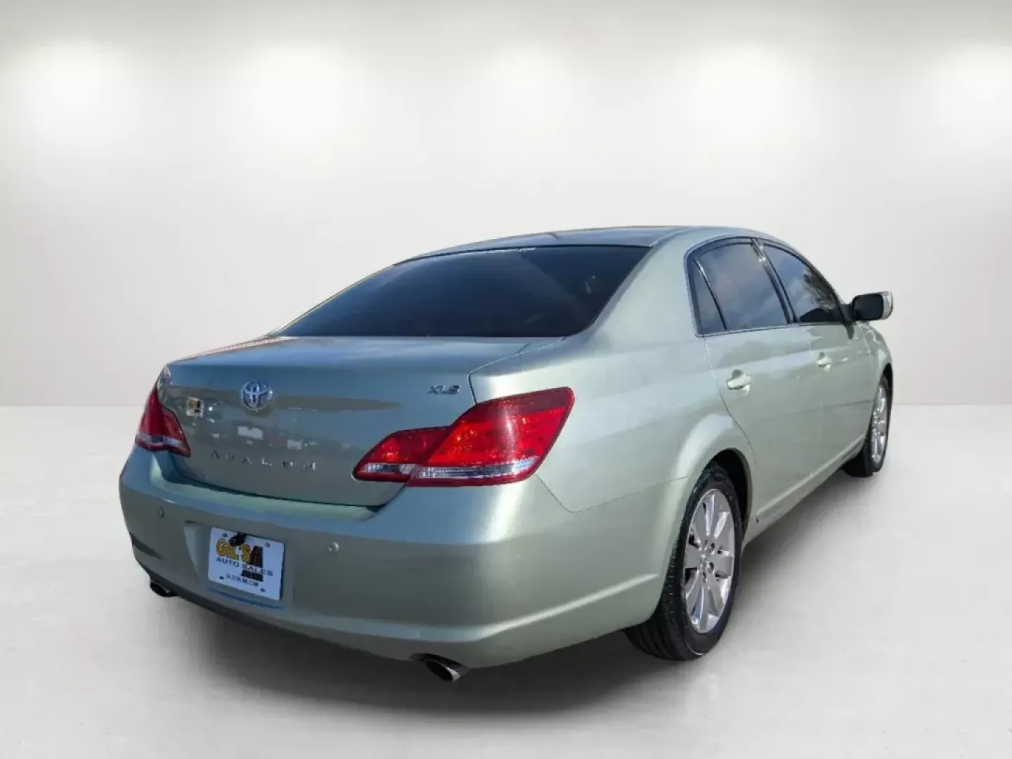 2007 Toyota Avalon XLS (4T1BK36B07U) with an Gas V6 3.5L/211 engine, 5-Speed Automatic w/OD transmission, located at 7000 Northlake Connector, Columbus, GA, 31904, (706) 987-8085, 32.524975, -84.978134 - **Drive in Comfort and Style with the 2007 Toyota Avalon XLS - Perfect for Your Daily Adventures!**<br /> <br /> Are you searching for a reliable sedan that combines luxury with practicality? Look no further than the 2007 Toyota Avalon XLS, now available at Gils Auto - Columbus #2. This stunning gre - Photo#5