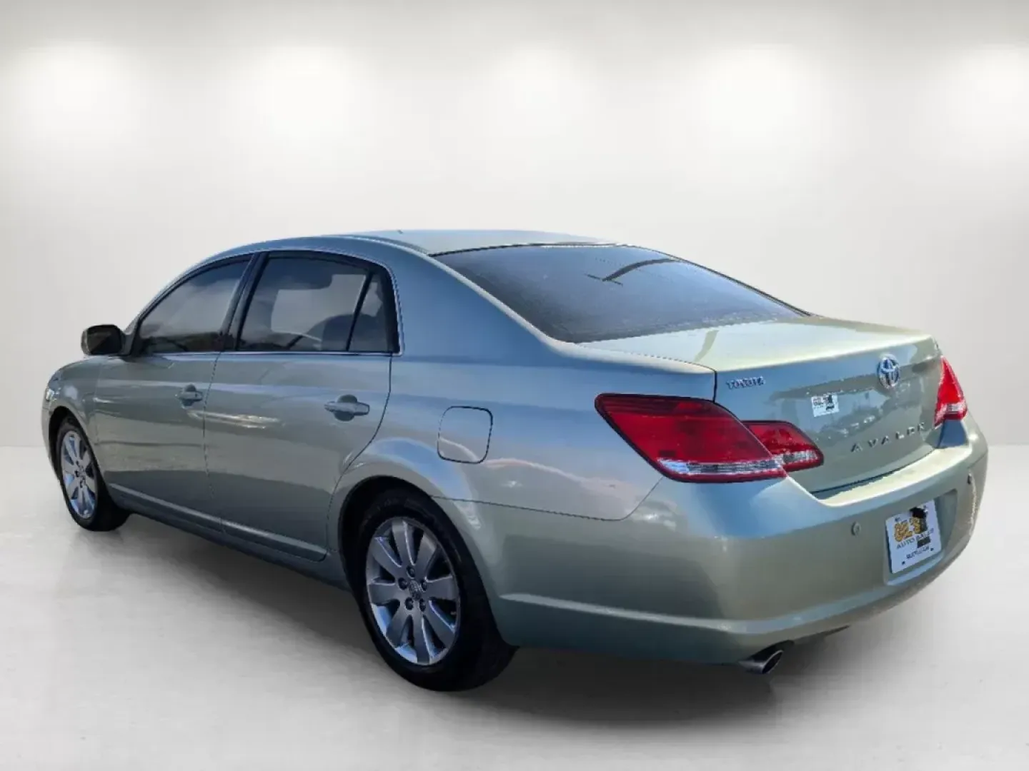 2007 Toyota Avalon XLS (4T1BK36B07U) with an Gas V6 3.5L/211 engine, 5-Speed Automatic w/OD transmission, located at 7000 Northlake Connector, Columbus, GA, 31904, (706) 987-8085, 32.524975, -84.978134 - **Drive in Comfort and Style with the 2007 Toyota Avalon XLS - Perfect for Your Daily Adventures!**<br /> <br /> Are you searching for a reliable sedan that combines luxury with practicality? Look no further than the 2007 Toyota Avalon XLS, now available at Gils Auto - Columbus #2. This stunning gre - Photo#7