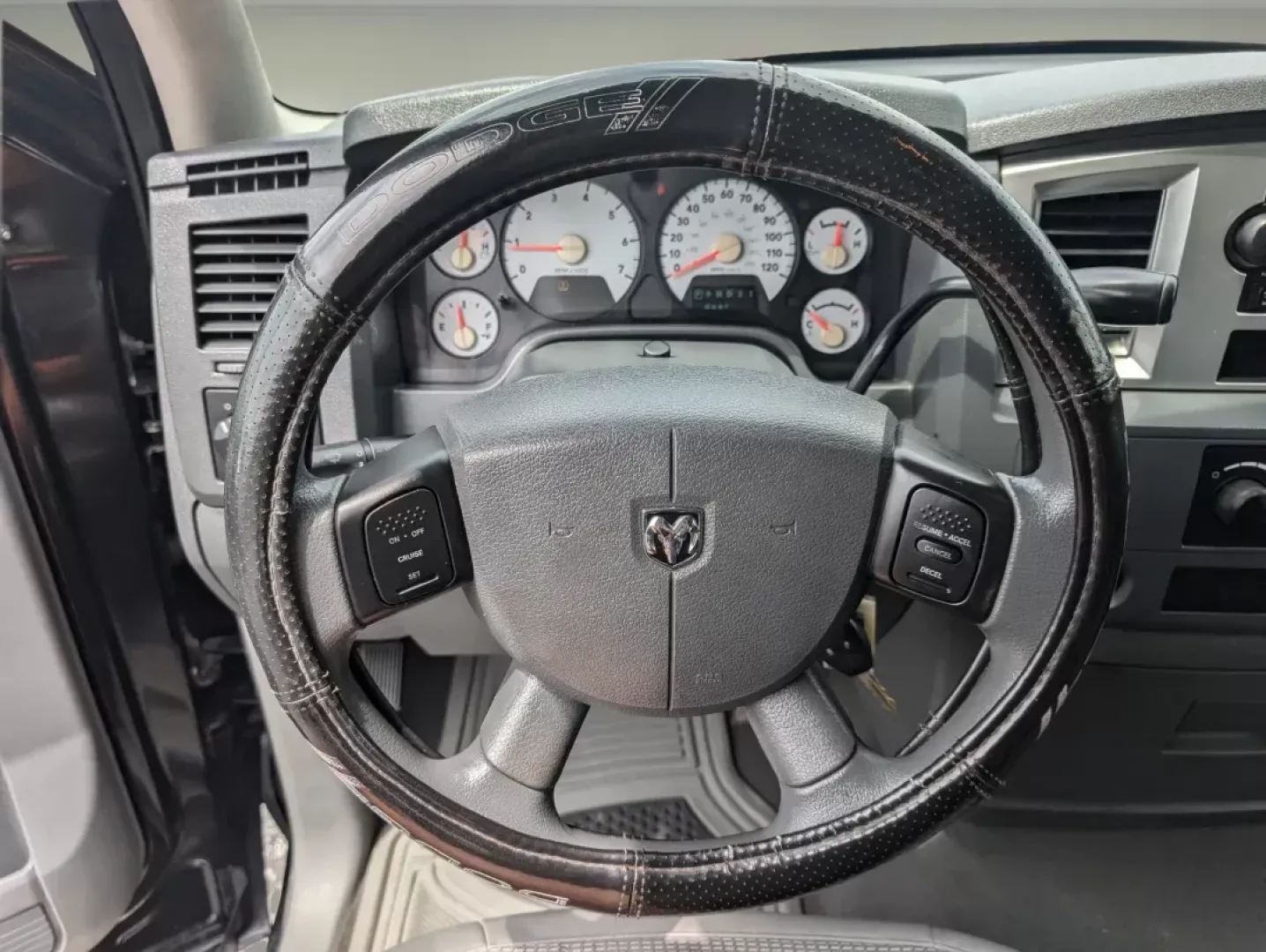 2008 /Medium Slate Gray Dodge Ram 1500 SLT (1D7HA18N38S) with an Gas V8 4.7L/287 engine, 5-Speed Automatic w/OD transmission, located at 5115 14th Ave., Columbus, GA, 31904, (706) 323-0345, 32.511494, -84.971046 - 2008 Dodge Ram 1500 SLT - Photo#16