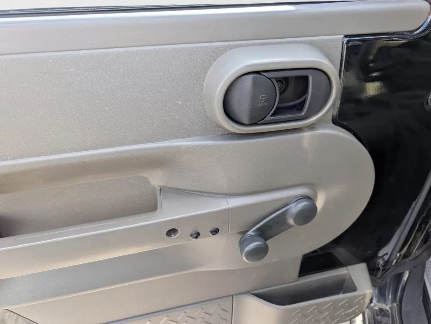 2008 /Dark/Medium Khaki Jeep Wrangler Unlimited X (1J4GA39158L) with an Other engine, located at 5115 14th Ave., Columbus, GA, 31904, (706) 323-0345, 32.511494, -84.971046 - Unleash your adventurous spirit and embrace the open road with this stunning 2008 Jeep Wrangler Unlimited X, available now at Gils Auto in Phenix City, AL. Whether you're a weekend warrior, a family alike seeking outdoor escapades, or simply in need of a reliable daily driver, this versatile SUV is - Photo#8