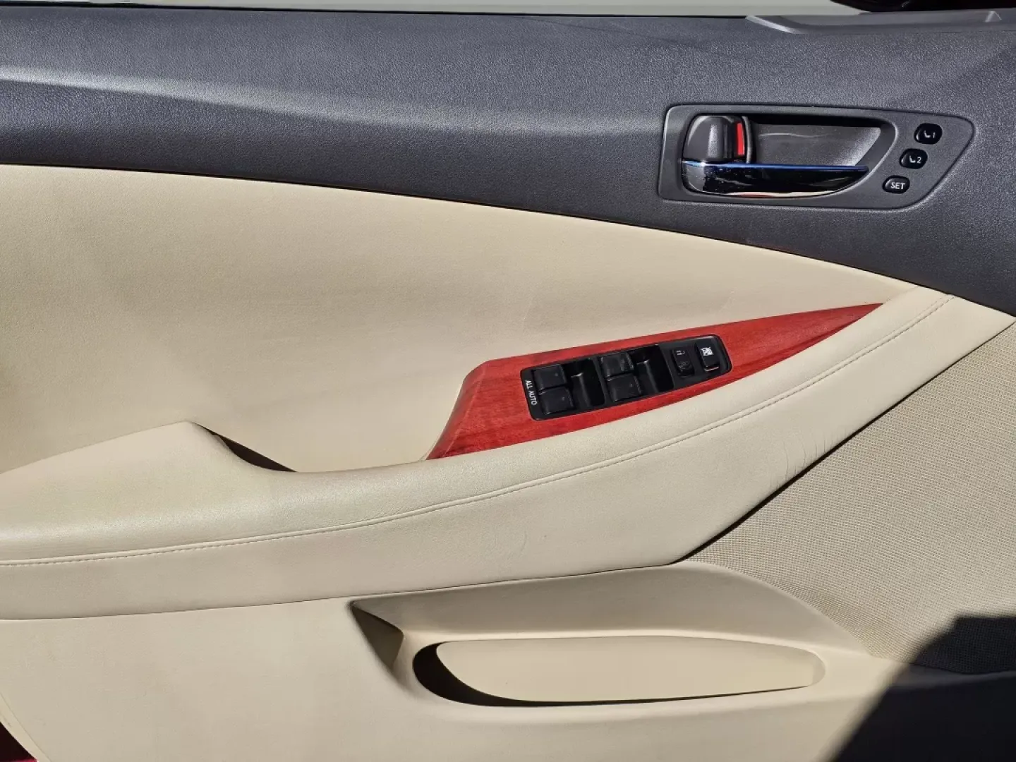 2008 Lexus ES 350 (JTHBJ46G682) with an Other engine, located at 521 Old Farm Lane Rd, Prattville, AL, 36066, (334) 325-1505, 32.482460, -86.416367 - **Experience the Ultimate in Comfort and Style with the 2008 Lexus ES 350 Perfect for Your Daily Commute or Weekend Getaway!**<br /> <br /> Are you in search of a car that combines luxury, reliability, and affordability? Look no further than the stunning 2008 Lexus ES 350 at Gils Auto in Prattville - Photo#9