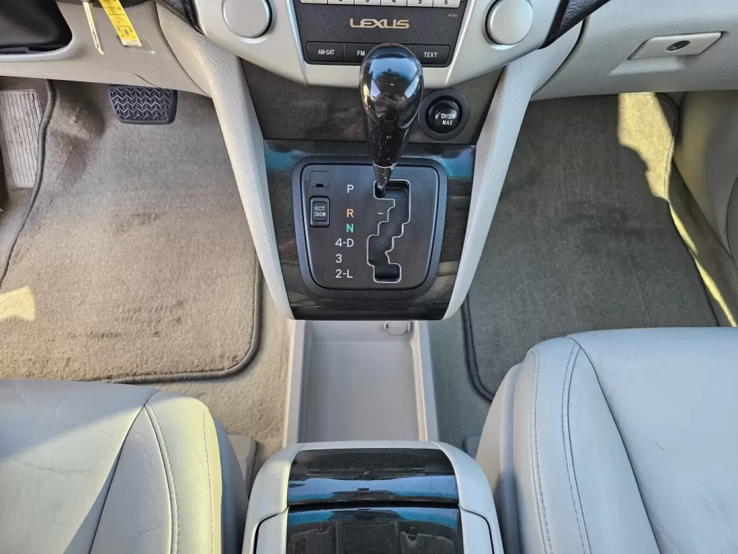 2008 Lexus RX 350 (2T2GK31U08C) with an Other engine, located at 1430 Gateway Drive, Opelika, AL, 36801, (334) 239-0944, 32.637871, -85.409790 - **Elevate Your Lifestyle with the 2008 Lexus RX 350 - The Perfect SUV for Every Adventure!**<br /> <br /> Are you searching for a vehicle that seamlessly combines elegance, comfort, and versatility? Look no further than the stunning 2008 Lexus RX 350, available now at Gils Auto in Phenix City, AL. W - Photo#14