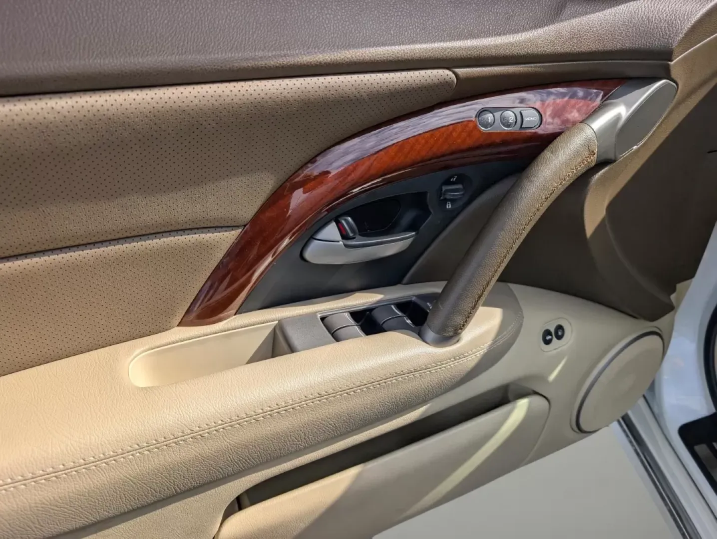 2009 Acura RL Tech Pkg (JH4KB266X9C) with an Other engine, located at 804 22nd Ave, Phenix City, AL, 36870, (334) 297-1860, 32.484749, -85.024475 - **Experience Luxury and Reliability with this 2009 Acura RL at Gils Auto - Prattville!**<br /> <br /> Are you in search of a reliable vehicle that combines luxury with performance? Look no further! Perfect for both daily commutes and weekend getaways, this stunning 2009 Acura RL is an ideal choice f - Photo#8