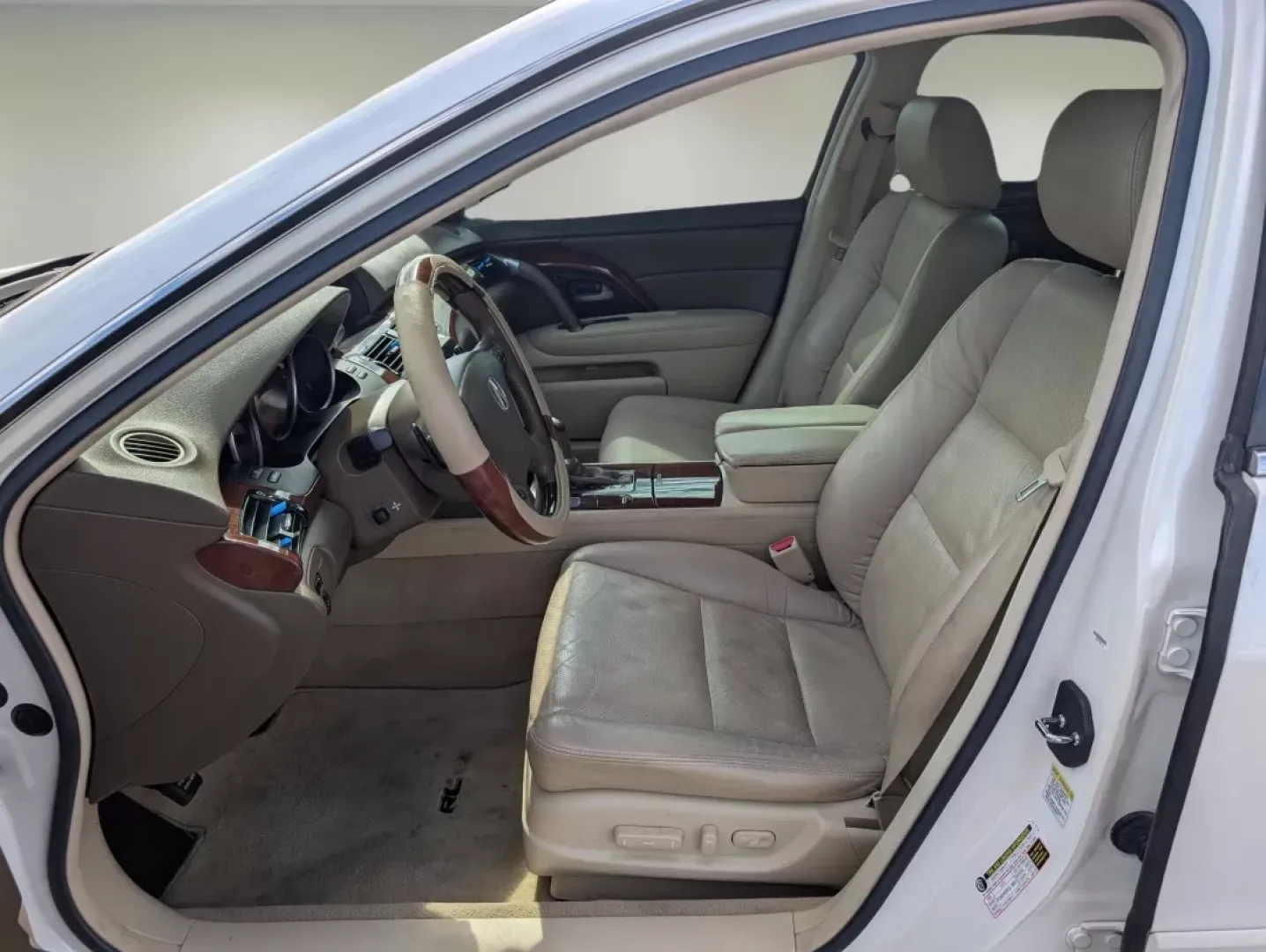 2009 Acura RL Tech Pkg (JH4KB266X9C) with an Other engine, located at 804 22nd Ave, Phenix City, AL, 36870, (334) 297-1860, 32.484749, -85.024475 - **Experience Luxury and Reliability with this 2009 Acura RL at Gils Auto - Prattville!**<br /> <br /> Are you in search of a reliable vehicle that combines luxury with performance? Look no further! Perfect for both daily commutes and weekend getaways, this stunning 2009 Acura RL is an ideal choice f - Photo#9