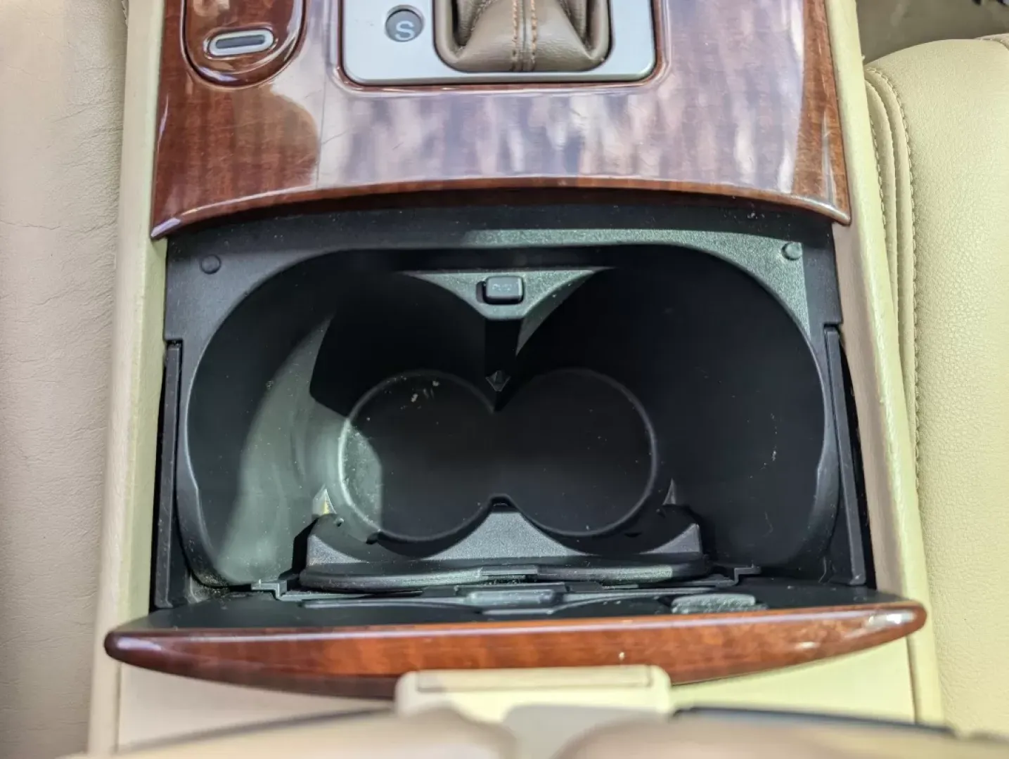 2009 Acura RL Tech Pkg (JH4KB266X9C) with an Other engine, located at 804 22nd Ave, Phenix City, AL, 36870, (334) 297-1860, 32.484749, -85.024475 - **Experience Luxury and Reliability with this 2009 Acura RL at Gils Auto - Prattville!**<br /> <br /> Are you in search of a reliable vehicle that combines luxury with performance? Look no further! Perfect for both daily commutes and weekend getaways, this stunning 2009 Acura RL is an ideal choice f - Photo#14