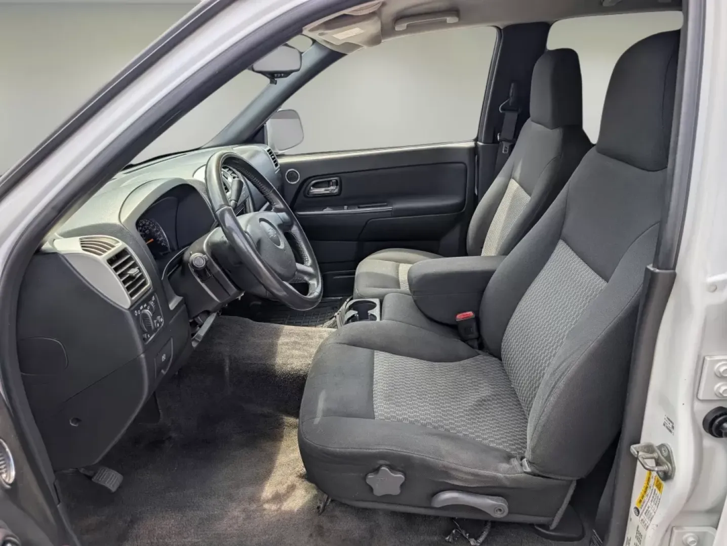 2009 /Ebony Chevrolet Colorado LT w/1LT (1GCCS13E198) with an Other engine, located at 3959 U.S. 80 W, Phenix City, AL, 36870, (334) 297-4885, 32.469296, -85.135185 - ### Discover Adventure in the 2009 Chevrolet Colorado LT!<br /> <br /> Are you ready to elevate your lifestyle with a reliable vehicle that can accommodate your everyday adventures? Look no further than this 2009 Chevrolet Colorado LT, now available at Gils Auto in Phenix City, AL. Whether you're na - Photo#9