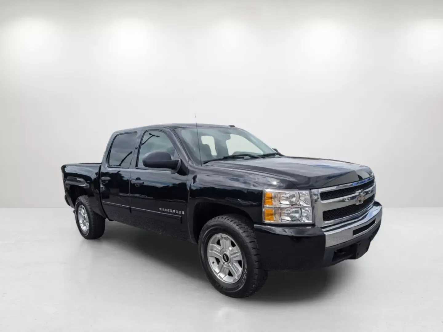2009 /Light Titanium/Ebony Chevrolet Silverado 1500 LT (3GCEC23JX9G) with an Other engine, located at 3959 U.S. 80 W, Phenix City, AL, 36870, (334) 297-4885, 32.469296, -85.135185 - **Unleash Your Adventurous Spirit with the 2009 Chevrolet Silverado 1500 LT at Gils Auto - Phenix City!**<br /> <br /> Are you looking for a dependable, rugged truck that can handle both your daily commute and weekend adventures? Look no further than our 2009 Chevrolet Silverado 1500 LT, available n - Photo#2