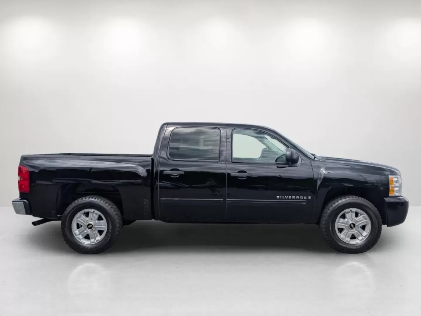 2009 /Light Titanium/Ebony Chevrolet Silverado 1500 LT (3GCEC23JX9G) with an Other engine, located at 3959 U.S. 80 W, Phenix City, AL, 36870, (334) 297-4885, 32.469296, -85.135185 - **Unleash Your Adventurous Spirit with the 2009 Chevrolet Silverado 1500 LT at Gils Auto - Phenix City!**<br /> <br /> Are you looking for a dependable, rugged truck that can handle both your daily commute and weekend adventures? Look no further than our 2009 Chevrolet Silverado 1500 LT, available n - Photo#3