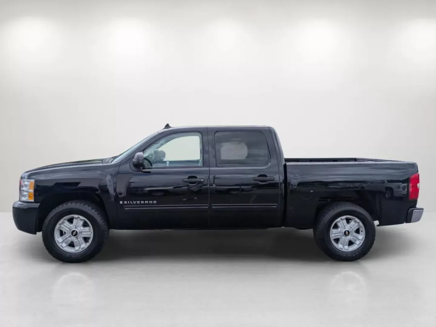2009 /Light Titanium/Ebony Chevrolet Silverado 1500 LT (3GCEC23JX9G) with an Other engine, located at 3959 U.S. 80 W, Phenix City, AL, 36870, (334) 297-4885, 32.469296, -85.135185 - **Unleash Your Adventurous Spirit with the 2009 Chevrolet Silverado 1500 LT at Gils Auto - Phenix City!**<br /> <br /> Are you looking for a dependable, rugged truck that can handle both your daily commute and weekend adventures? Look no further than our 2009 Chevrolet Silverado 1500 LT, available n - Photo#7