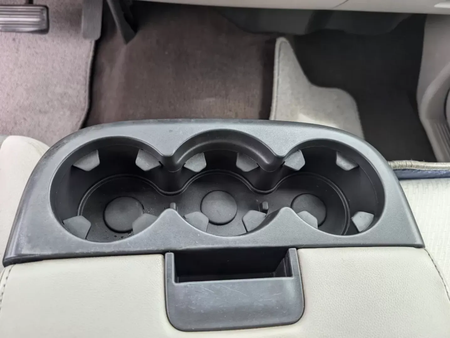 2009 /Light Titanium/Ebony Chevrolet Silverado 1500 LT (3GCEC23JX9G) with an Other engine, located at 3959 U.S. 80 W, Phenix City, AL, 36870, (334) 297-4885, 32.469296, -85.135185 - **Unleash Your Adventurous Spirit with the 2009 Chevrolet Silverado 1500 LT at Gils Auto - Phenix City!**<br /> <br /> Are you looking for a dependable, rugged truck that can handle both your daily commute and weekend adventures? Look no further than our 2009 Chevrolet Silverado 1500 LT, available n - Photo#12