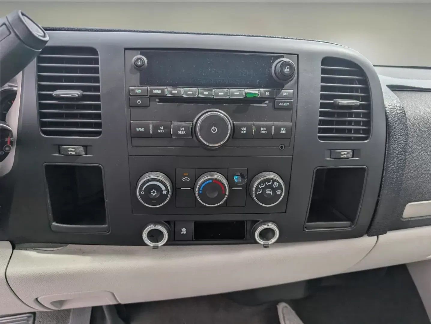 2009 /Light Titanium/Ebony Chevrolet Silverado 1500 LT (3GCEC23JX9G) with an Other engine, located at 3959 U.S. 80 W, Phenix City, AL, 36870, (334) 297-4885, 32.469296, -85.135185 - **Unleash Your Adventurous Spirit with the 2009 Chevrolet Silverado 1500 LT at Gils Auto - Phenix City!**<br /> <br /> Are you looking for a dependable, rugged truck that can handle both your daily commute and weekend adventures? Look no further than our 2009 Chevrolet Silverado 1500 LT, available n - Photo#13