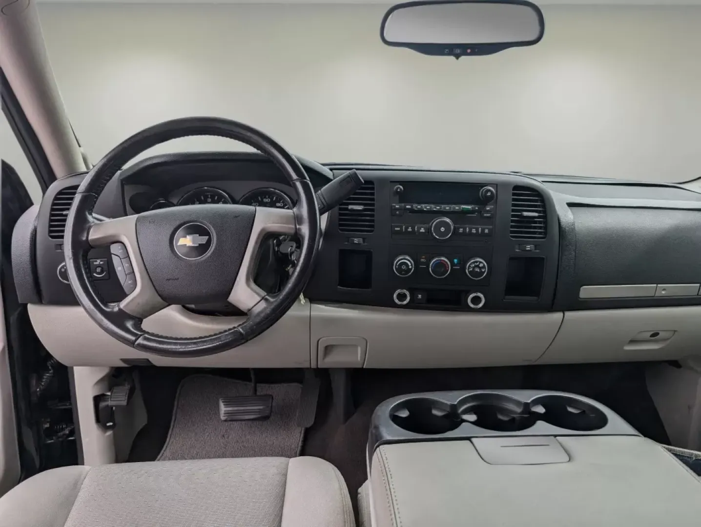 2009 /Light Titanium/Ebony Chevrolet Silverado 1500 LT (3GCEC23JX9G) with an Other engine, located at 3959 U.S. 80 W, Phenix City, AL, 36870, (334) 297-4885, 32.469296, -85.135185 - **Unleash Your Adventurous Spirit with the 2009 Chevrolet Silverado 1500 LT at Gils Auto - Phenix City!**<br /> <br /> Are you looking for a dependable, rugged truck that can handle both your daily commute and weekend adventures? Look no further than our 2009 Chevrolet Silverado 1500 LT, available n - Photo#14