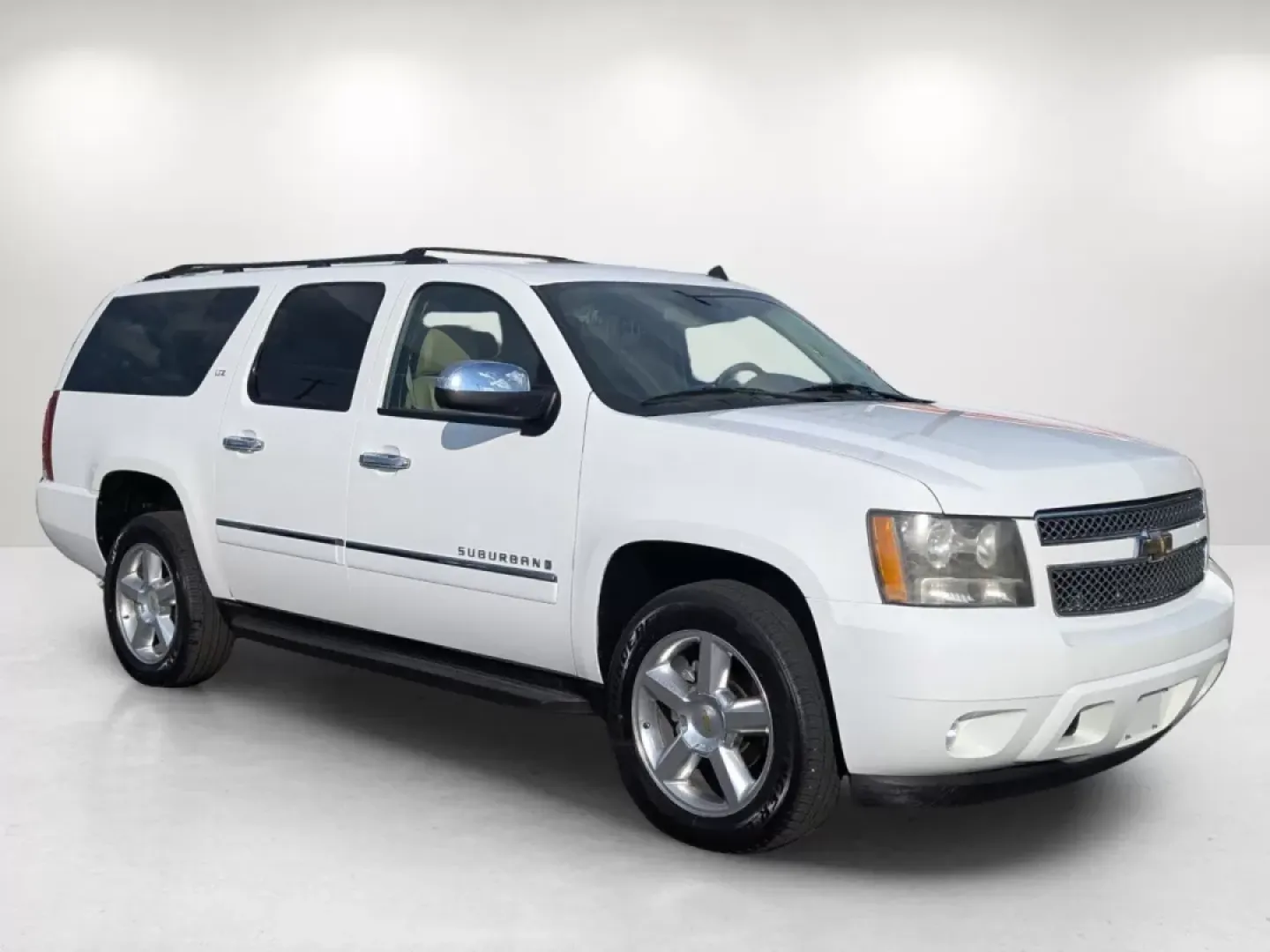 2009 /Light Cashmere/Dark Cashemere Chevrolet Suburban LTZ (1GNFC36029R) with an Other engine, located at 1430 Gateway Drive, Opelika, AL, 36801, (334) 239-0944, 32.637871, -85.409790 - **Explore the Open Road with the 2009 Chevrolet Suburban LTZ at Gils Auto Phenix City, AL!**<br /> <br /> Are you ready to elevate your driving experience and make family trips or weekend adventures unforgettable? Look no further than the 2009 Chevrolet Suburban LTZ, now available at Gils Auto, you - Photo#2